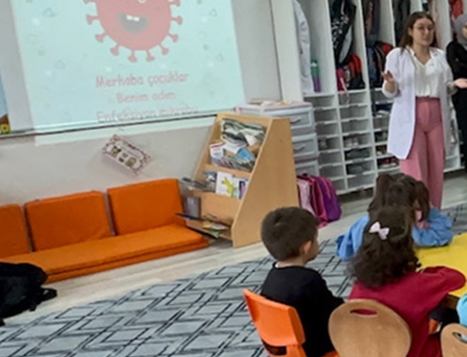Fakültemiz Enfeksiyon Hastalıkları Anabilim Dalı tarafından Viral Hepatitler, HIV-AIDS, El Hijyeni konulu toplumsal eğitimlere ek olarak bu yılda ana okulu düzeyinde el hijyeni eğitimi verildi 5