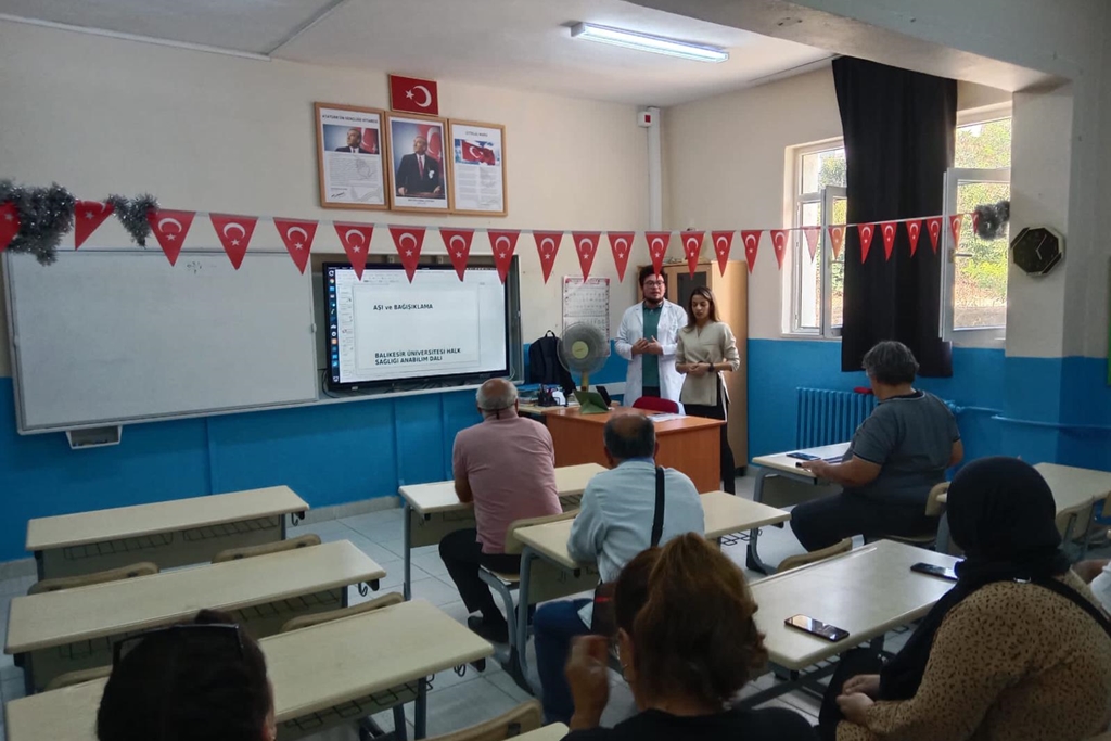 Fakültemiz Halk Sağlığı Anabilim Dalı tarafından Bigadiç İlçe Milli Eğitim Müdürlüğü'ne bağlı 5 tane ilkokul, anaokulu ve ilkokul öğretmenlerine Kızamık ve Kızamık Aşısı eğitimi verildi 4