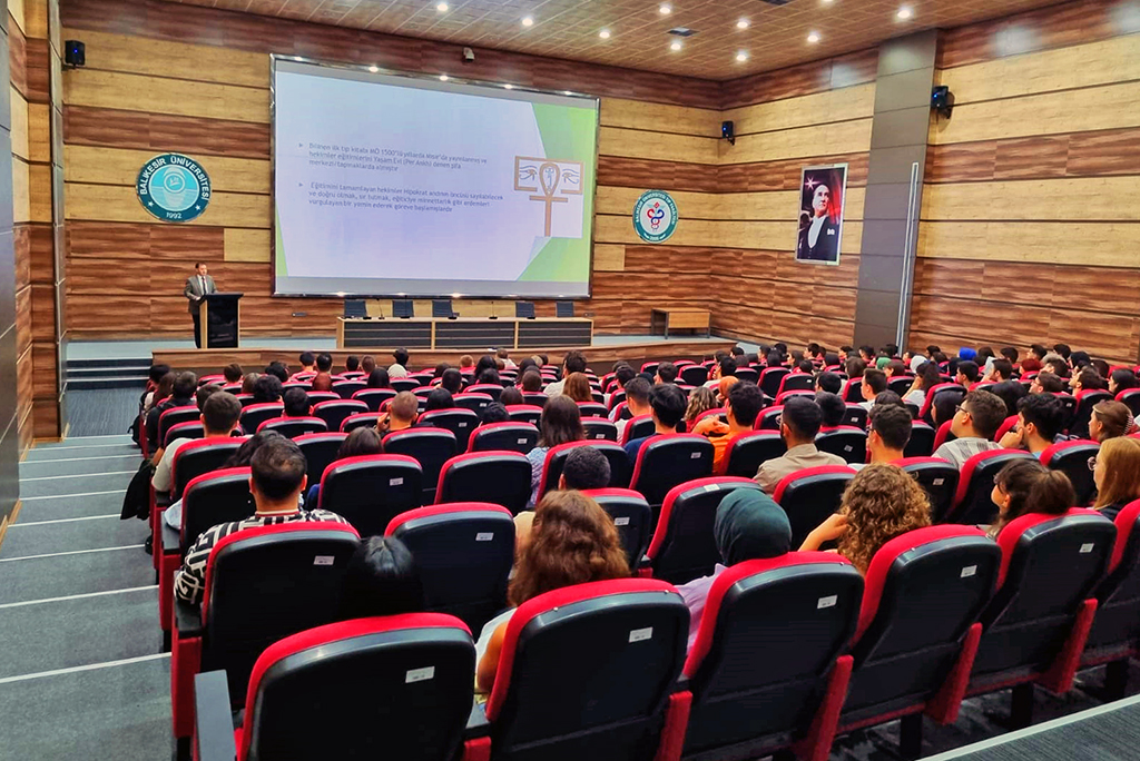 Fakültemiz 2023-2024 Eğitim-Öğretim yılı Dönem-1 öğrencilerine Dekanımız Prof. Dr. Volkan Yüksel'in ilk dersi ile başladı
