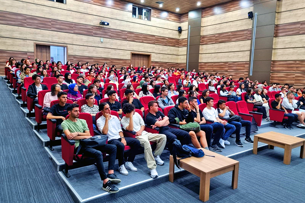 Fakültemiz 2023-2024 Eğitim-Öğretim yılı Dönem-1 öğrencilerine Dekanımız Prof. Dr. Volkan Yüksel'in ilk dersi ile başladı 3