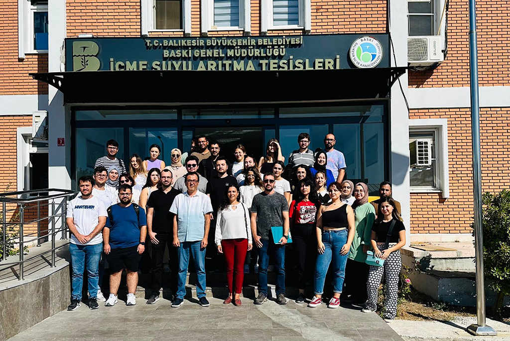 Fakültemiz Halk Sağlığı Anabilim Dalı tarafından BASKİ Balıkesir Merkez Su Arıtma Tesisi ile Balıkesir Büyükşehir Belediyesi Katı Atık Toplama Tesisine eğitim gezisi düzenlendi 3