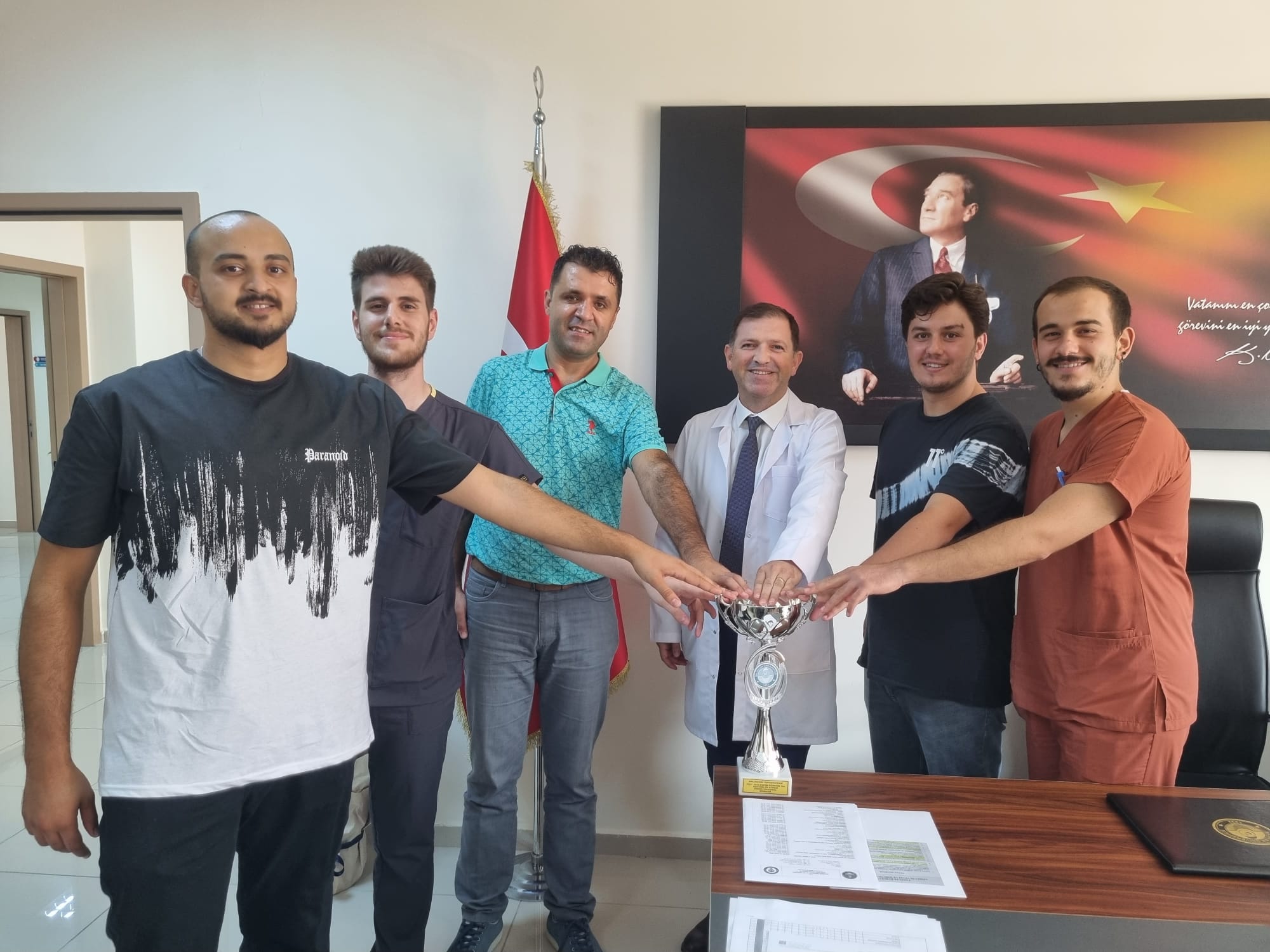 Fakültemiz Voleybol Takımı Dekanımıza ziyaretlerini gerçekleştirdi 2