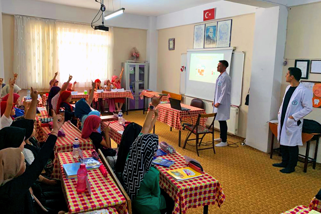 Fakültemiz Halk Sağlığı Anabilim Dalı tarafından Bigadiç İlçesinde 5 farklı Kuran kursunda Sağlıklı ve Dengeli Beslenme eğitimi verildi 6