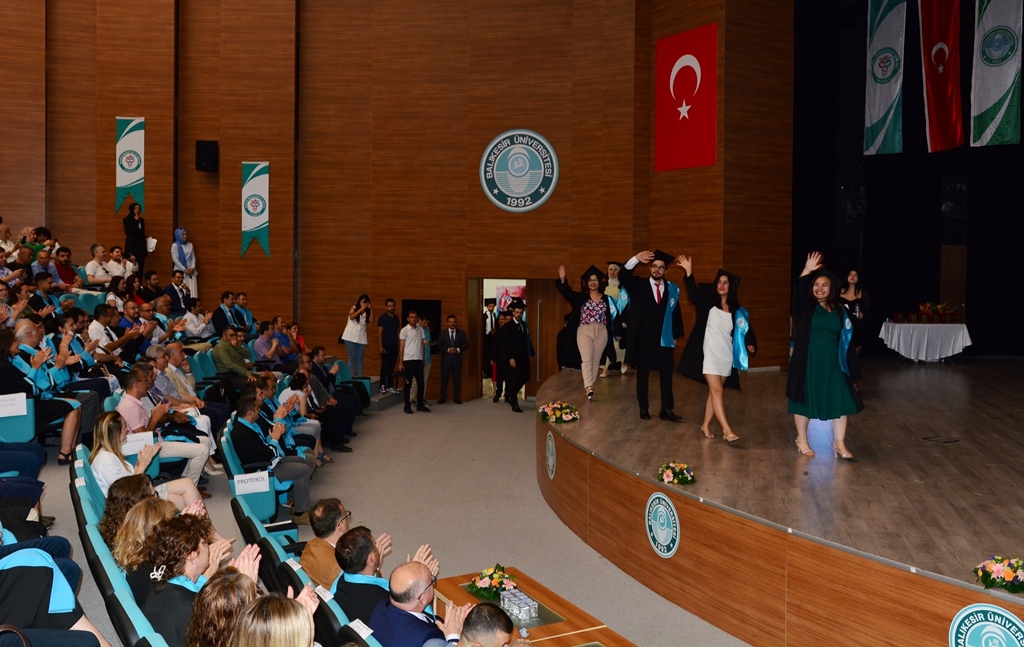 Fakültemizde Mezuniyet Gururu 1