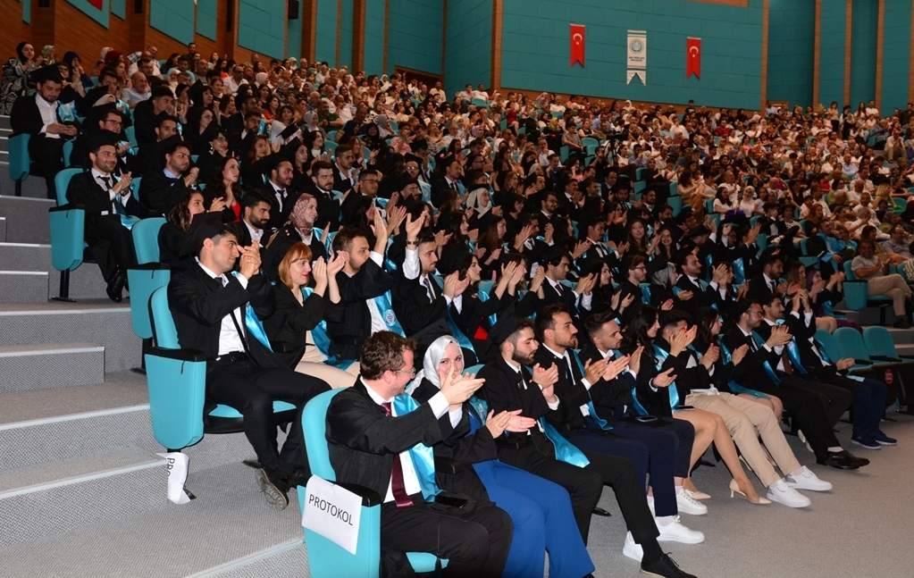Fakültemizde Mezuniyet Gururu 6