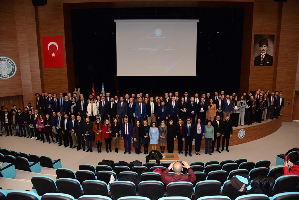 Fakültemiz Öğretim Üyelerine Akademik Teşvik Ödül Takdim Programı kapsamında ödülleri verildi