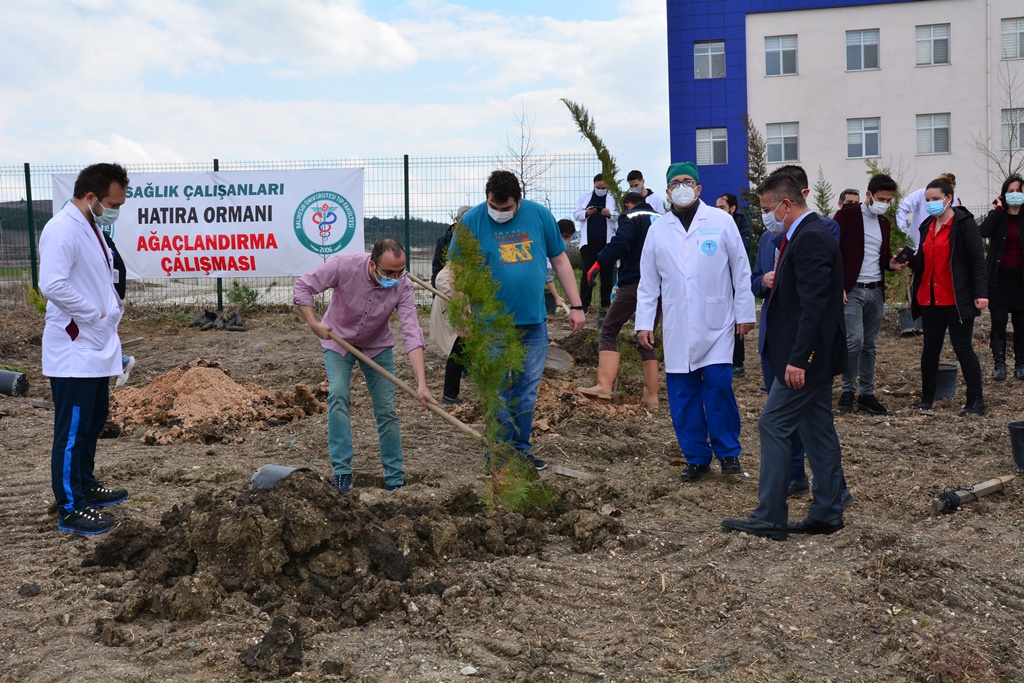 Fidanlar, "Sağlık Çalışanları Hatıra Ormanı" İçin Toprakla Buluştu 4