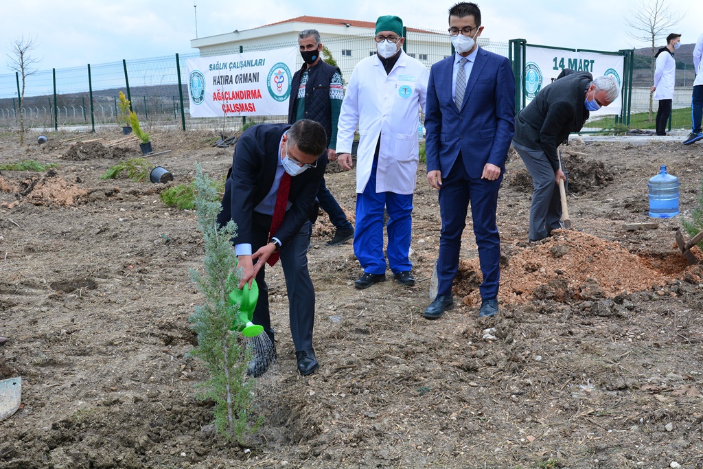 Fidanlar, "Sağlık Çalışanları Hatıra Ormanı" İçin Toprakla Buluştu 2