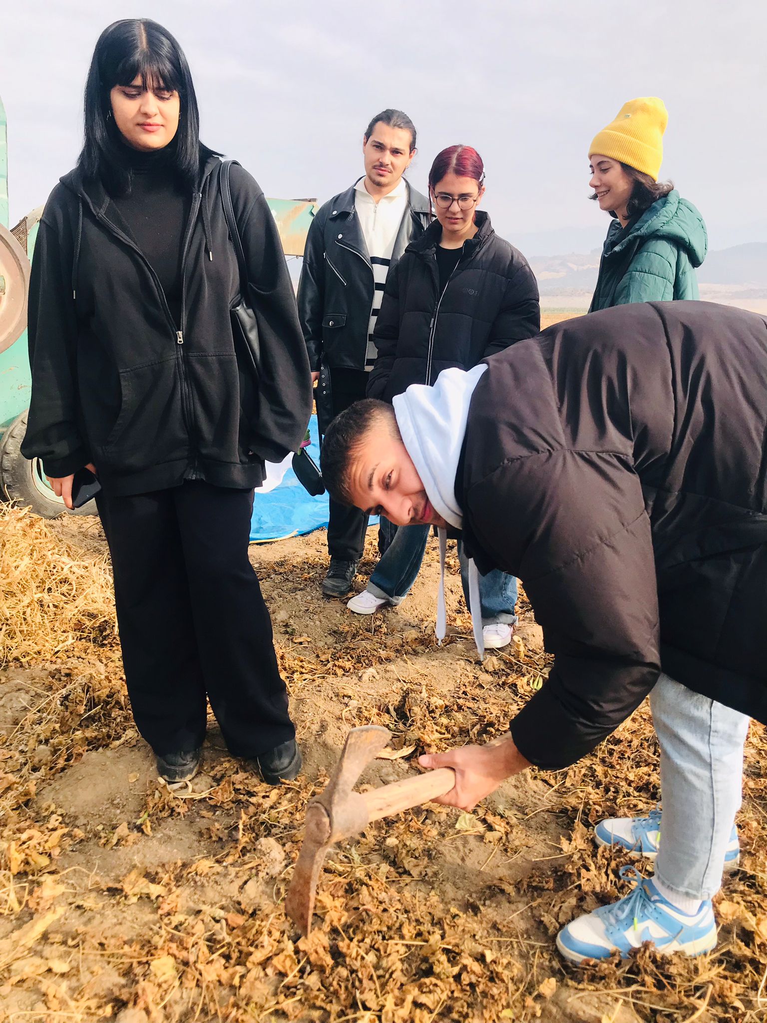 Dış Ticaret Bölümü Öğrencileri Susam Hasadına Katıldı 3