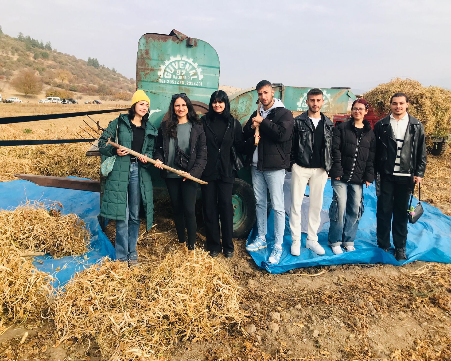 Dış Ticaret Bölümü Öğrencileri Susam Hasadına Katıldı