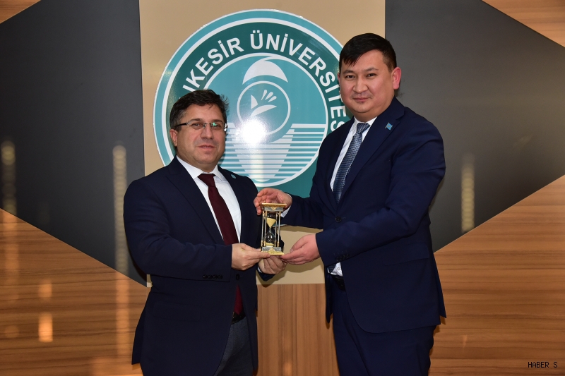 Kazakistan Cumhuriyeti İstanbul Başkonsolosu Nuriddin Amankul, Balıkesir Üniversitesi'ni Ziyaret Etti