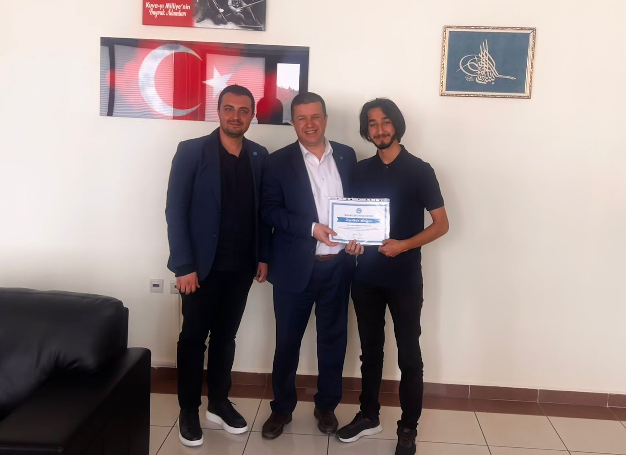 Altınoluk MYO'lu Öğrencilerden Mobil Uygulama Projesi