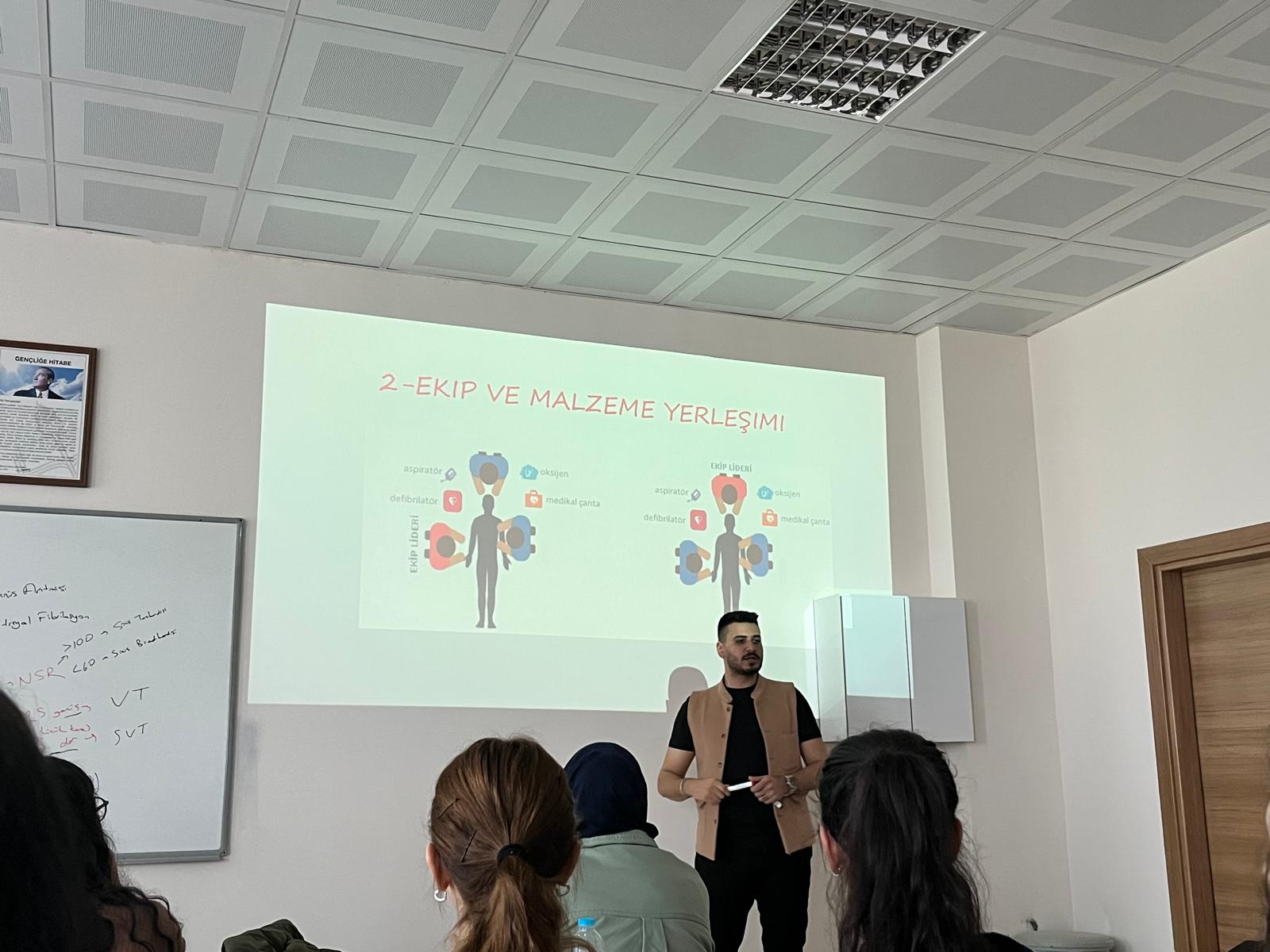 İvrindi SHMYO'da Acil Olgu Yönetimi ve EKG Kursu 4