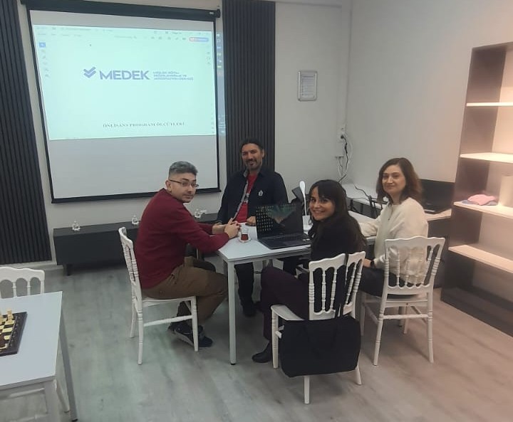 Kimya Teknolojisi Programında Sürekli İyileştirme Toplantısı Gerçekleştirildi