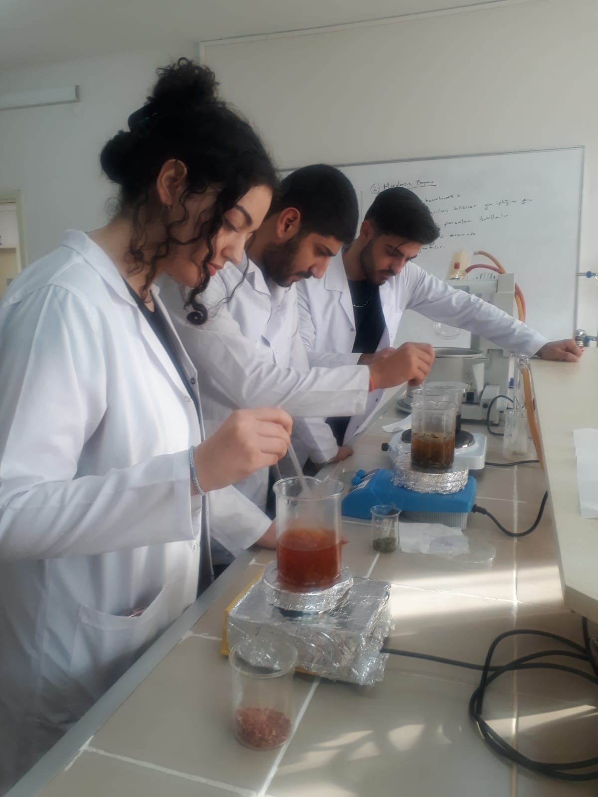 Kimya Teknolojisi Programı öğrencileri yün iplik boyama tekniklerini öğrendiler 4