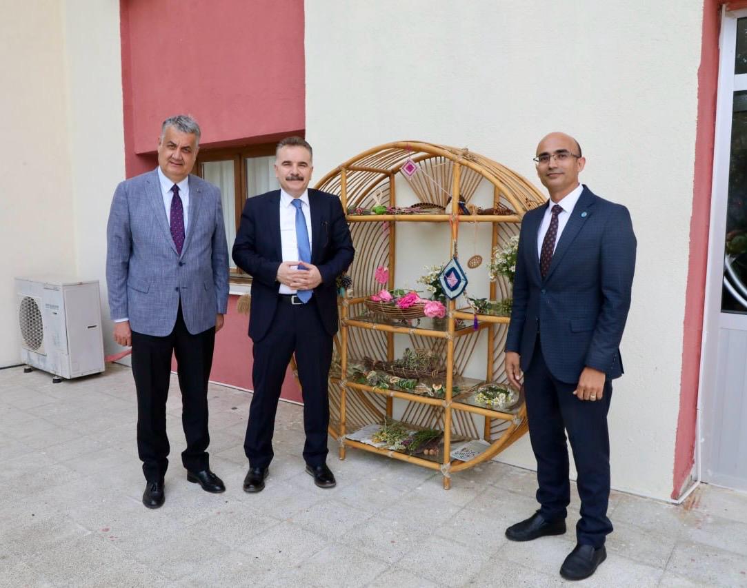 Altınoluk Meslek Yüksekokulu’nda 1. Bilim ve Bahar Şenliği Gerçekleştirildi