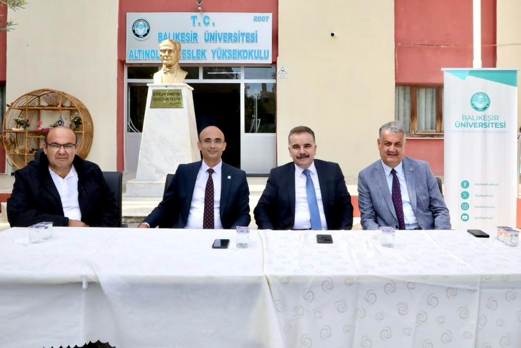 Altınoluk Meslek Yüksekokulu’nda 1. Bilim ve Bahar Şenliği Gerçekleştirildi 4
