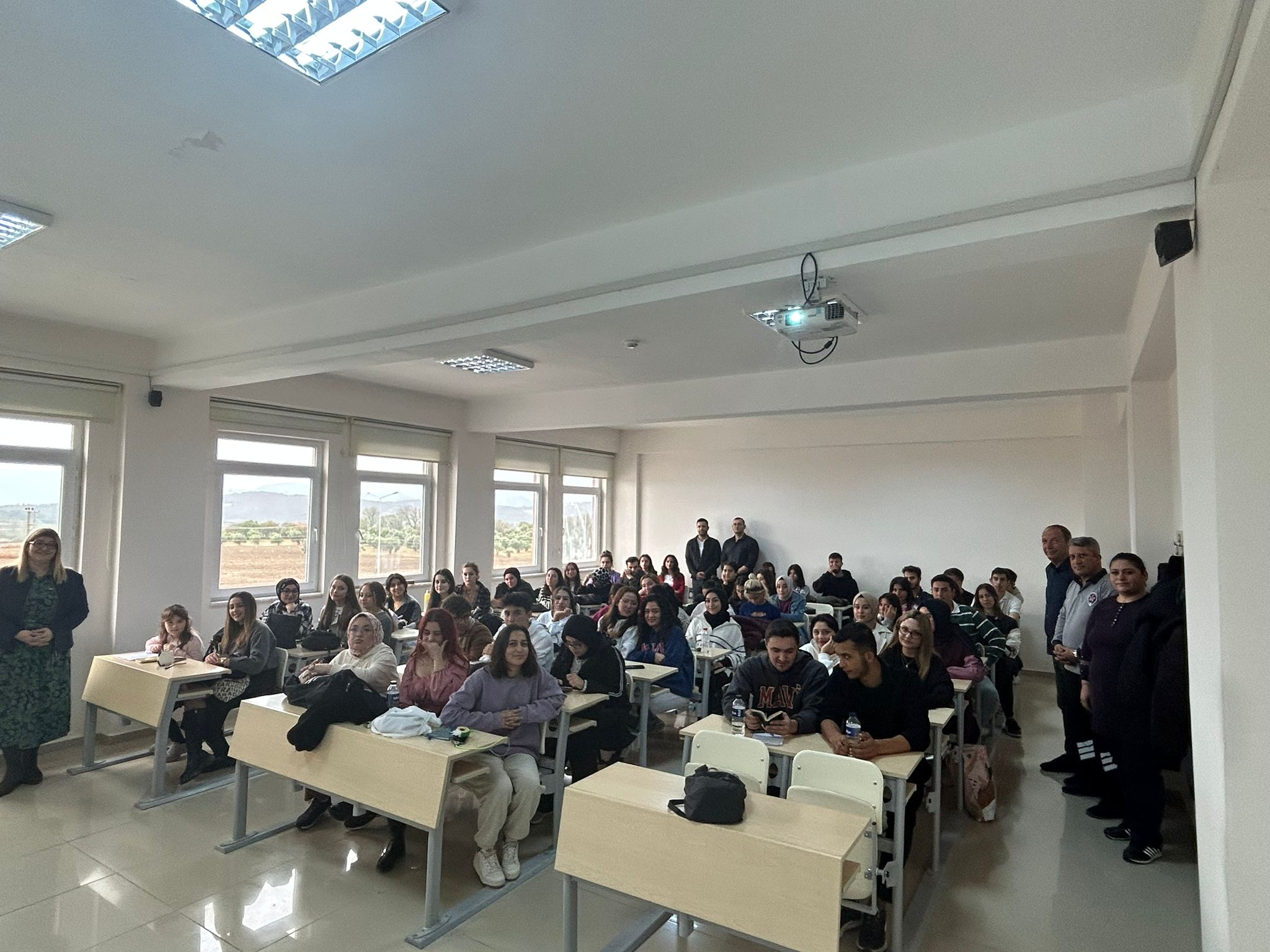 Meslek Yüksekokulumuz Öğrencilerine "Afet Farkındalık Eğitimi" Düzenlendi. 2
