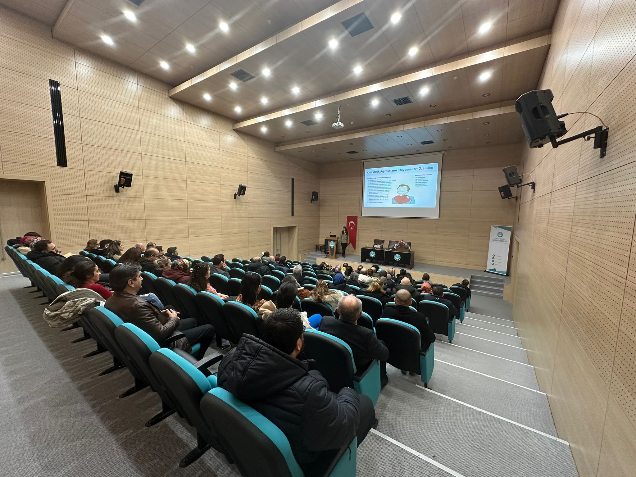 Üniversitemiz İdari Personeline "Bütünsel İletişim Becerileri" Konulu Eğtim Verildi