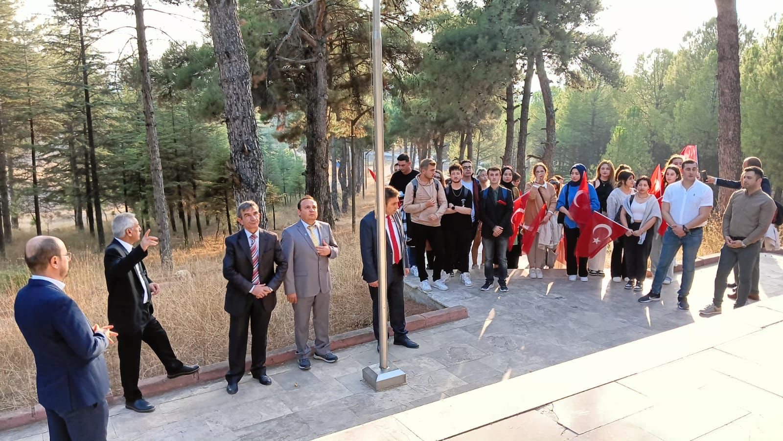 Cumhuriyetimizin 100. Yılında "Şehitlik Anıt Yürüyüşü" düzenlendi. 5