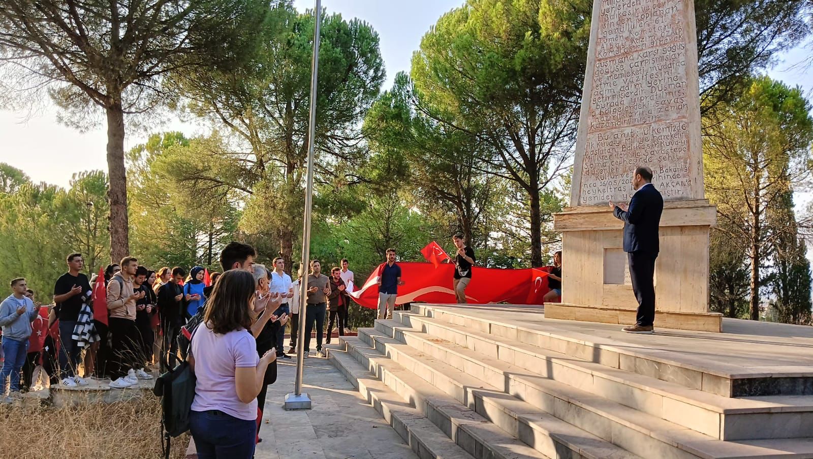 Cumhuriyetimizin 100. Yılında "Şehitlik Anıt Yürüyüşü" düzenlendi. 6