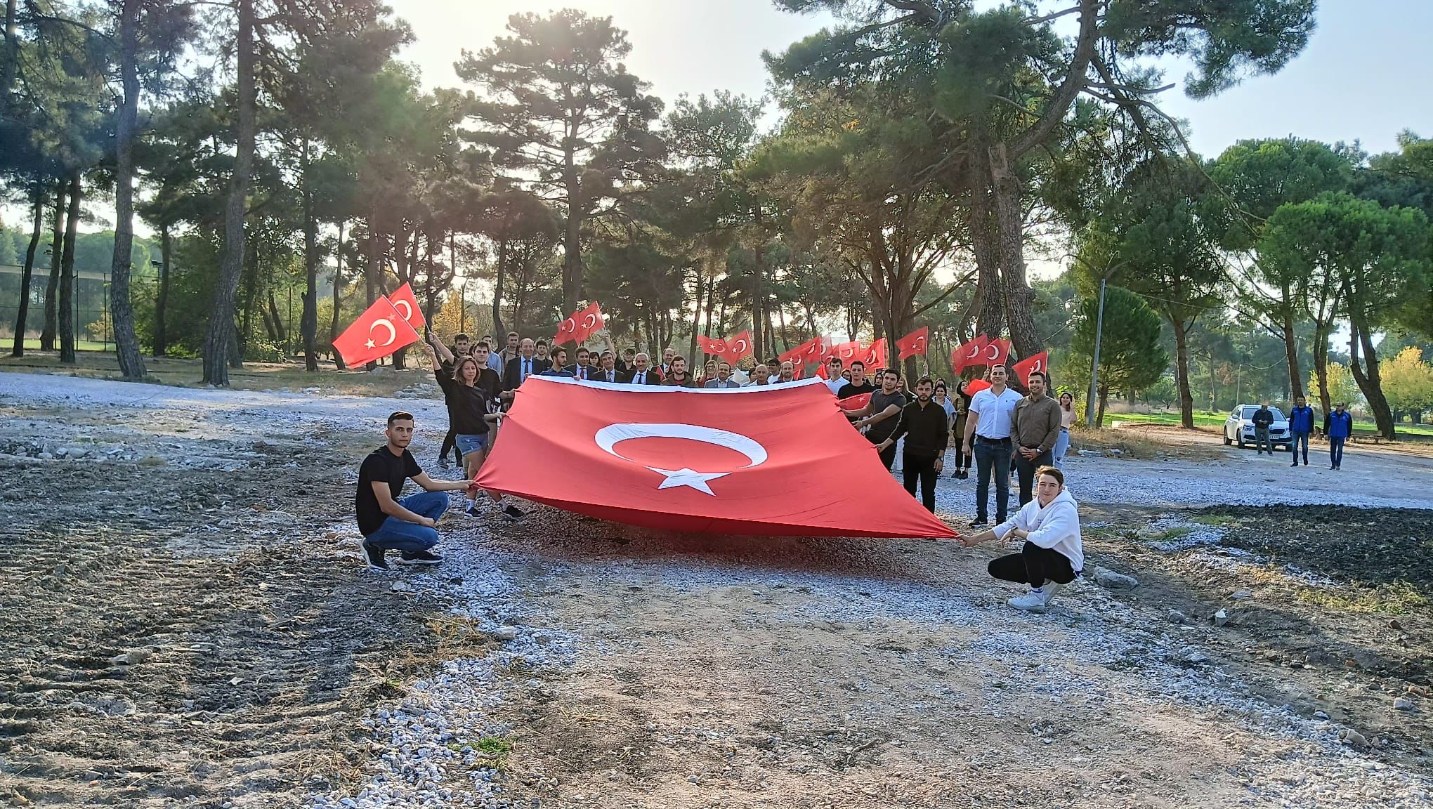Cumhuriyetimizin 100. Yılında "Şehitlik Anıt Yürüyüşü" düzenlendi.