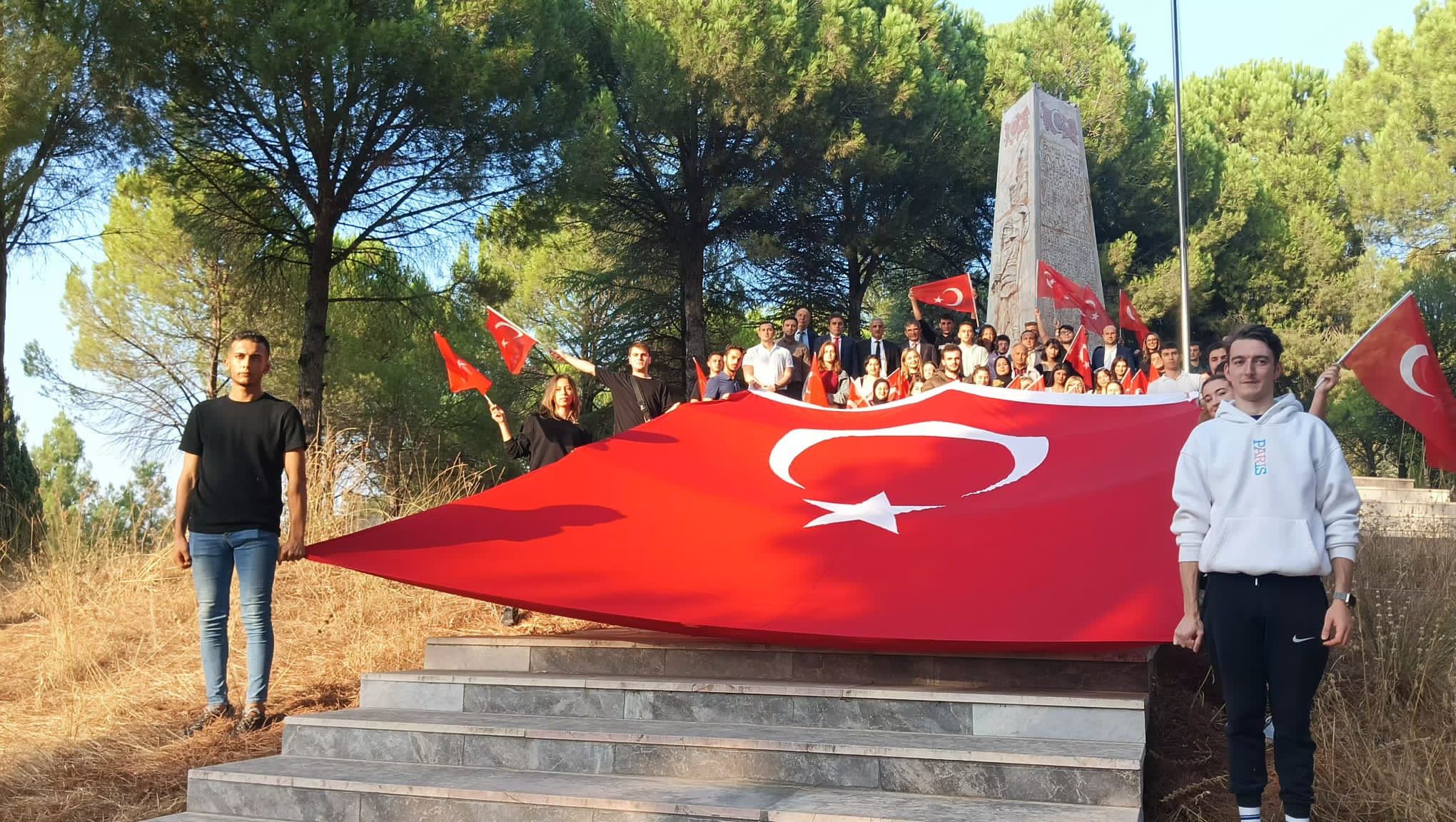 Cumhuriyetimizin 100. Yılında "Şehitlik Anıt Yürüyüşü" düzenlendi. 7