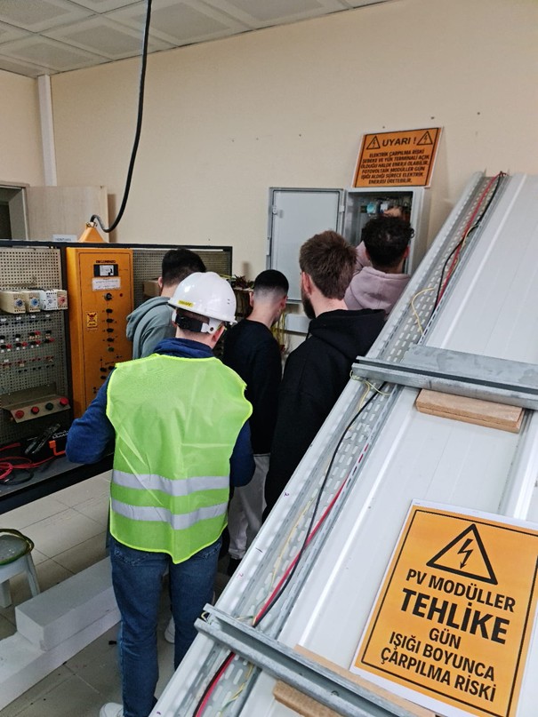 Balıkesir MYOnun Yeni Laboratuvarı Öğrencilerle Buluştu
