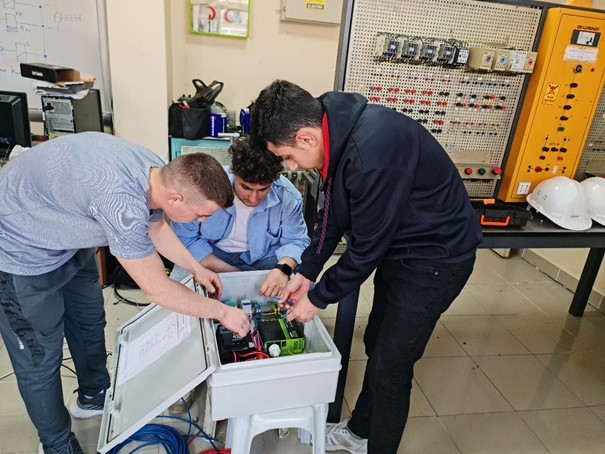 Balıkesir MYOnun Yeni Laboratuvarı Öğrencilerle Buluştu 1