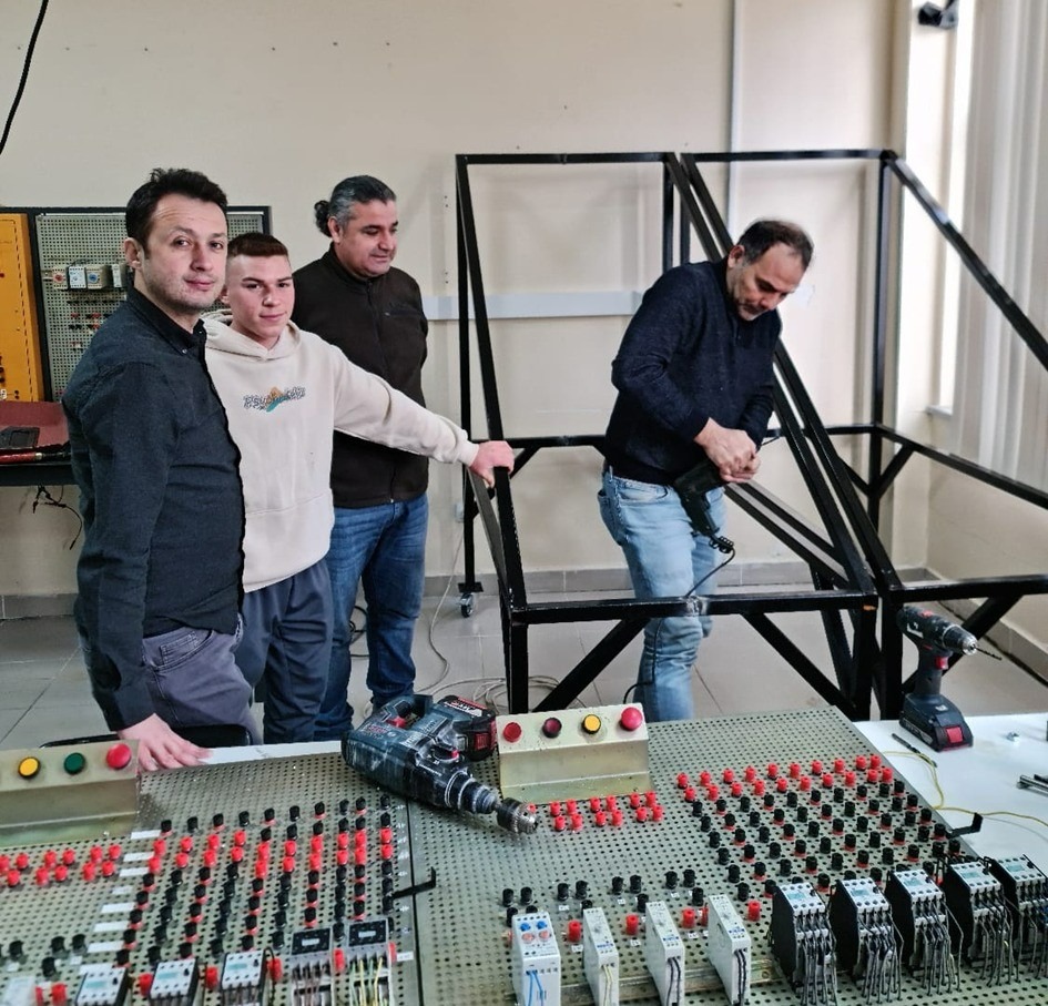 Balıkesir MYO'dan Çevre Dostu Adım: Geri Dönüştürülen Malzemelerle Yeni Laboratuvar Kuruldu 3