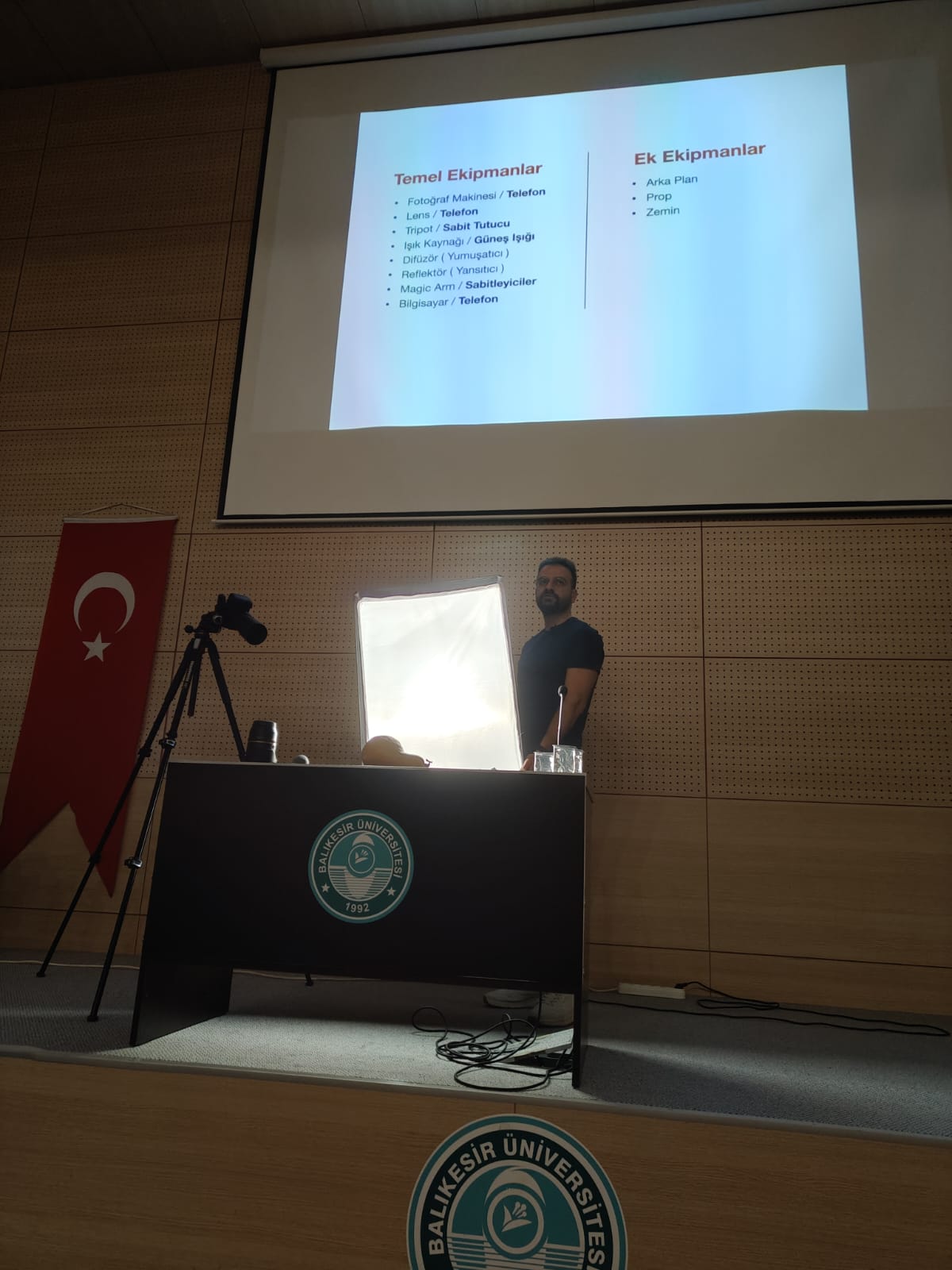 Yemek ve ürün fotoğrafçısı Mesut Koçi' nin sunumuyla "Yemek Fotoğrafçılığı" semineri gerçekleşti 2