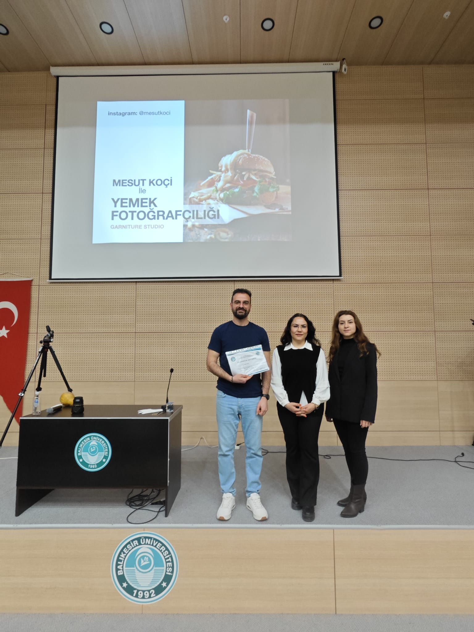 Yemek ve ürün fotoğrafçısı Mesut Koçi' nin sunumuyla "Yemek Fotoğrafçılığı" semineri gerçekleşti