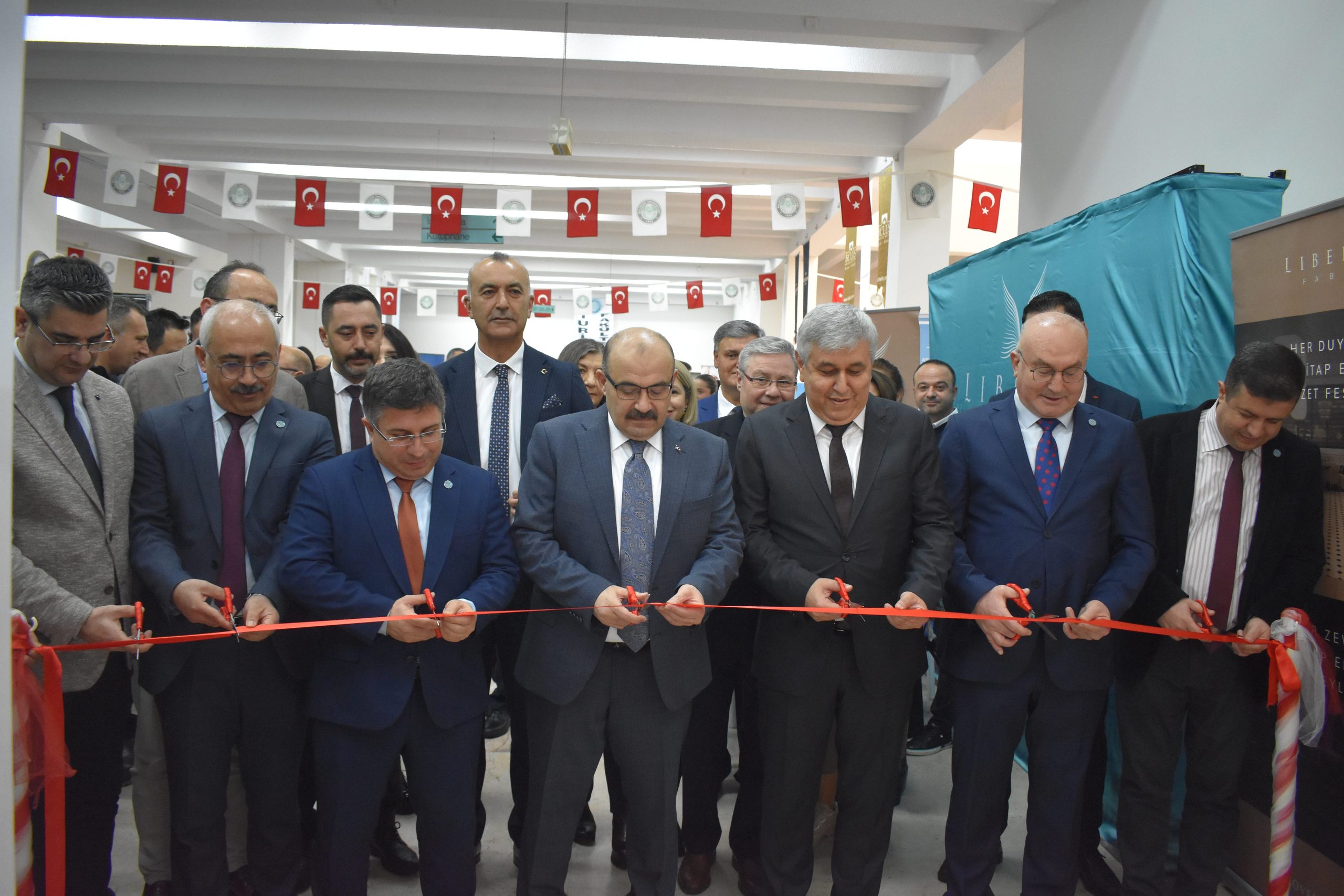 Turizm Eğitiminde 50 Yıllık Birikimiyle BAÜN Turizm Fakültesi, XVI. İstihdam ve Kariyer Günleri Kapsamında Turizm Sektörü ve Öğrencileri Bir Araya Getirdi