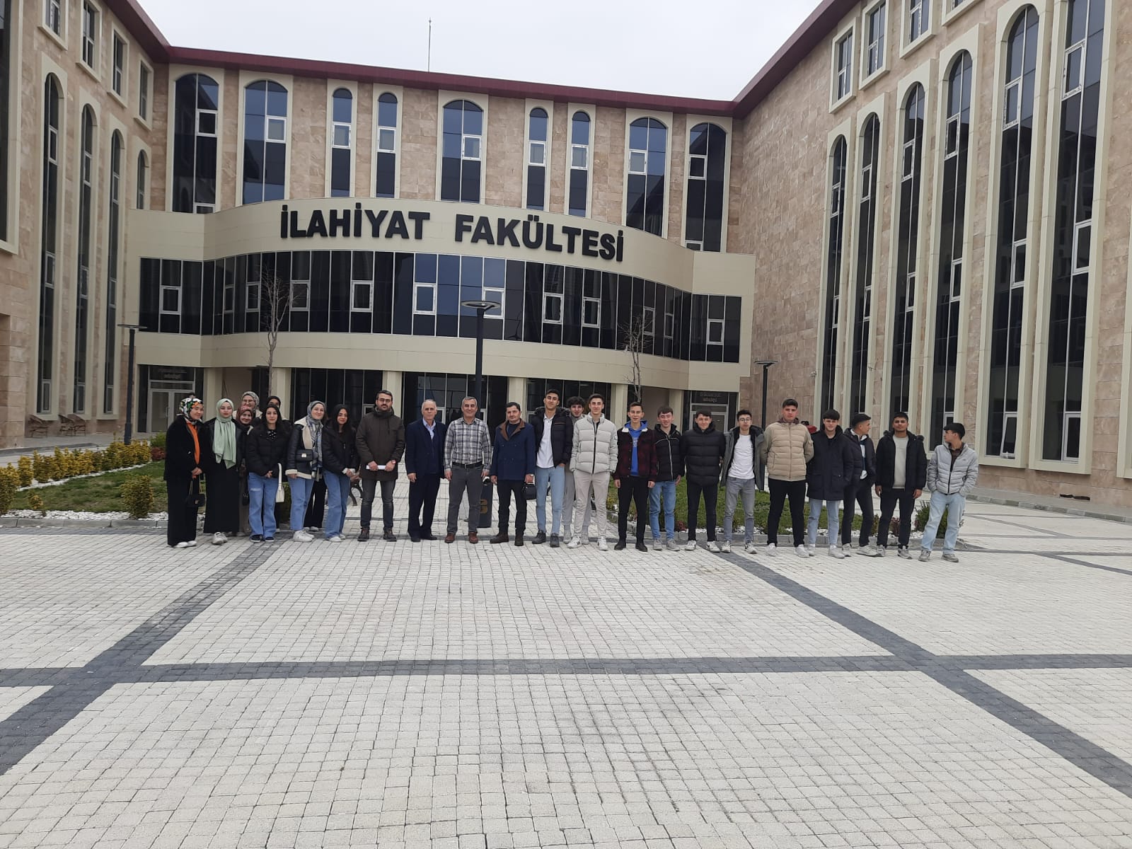Sındırgı Anadolu İmam Hatip Lisesi 12. Sınıf Öğrencileri ve Öğretmenlerinin Fakültemiz Ziyareti