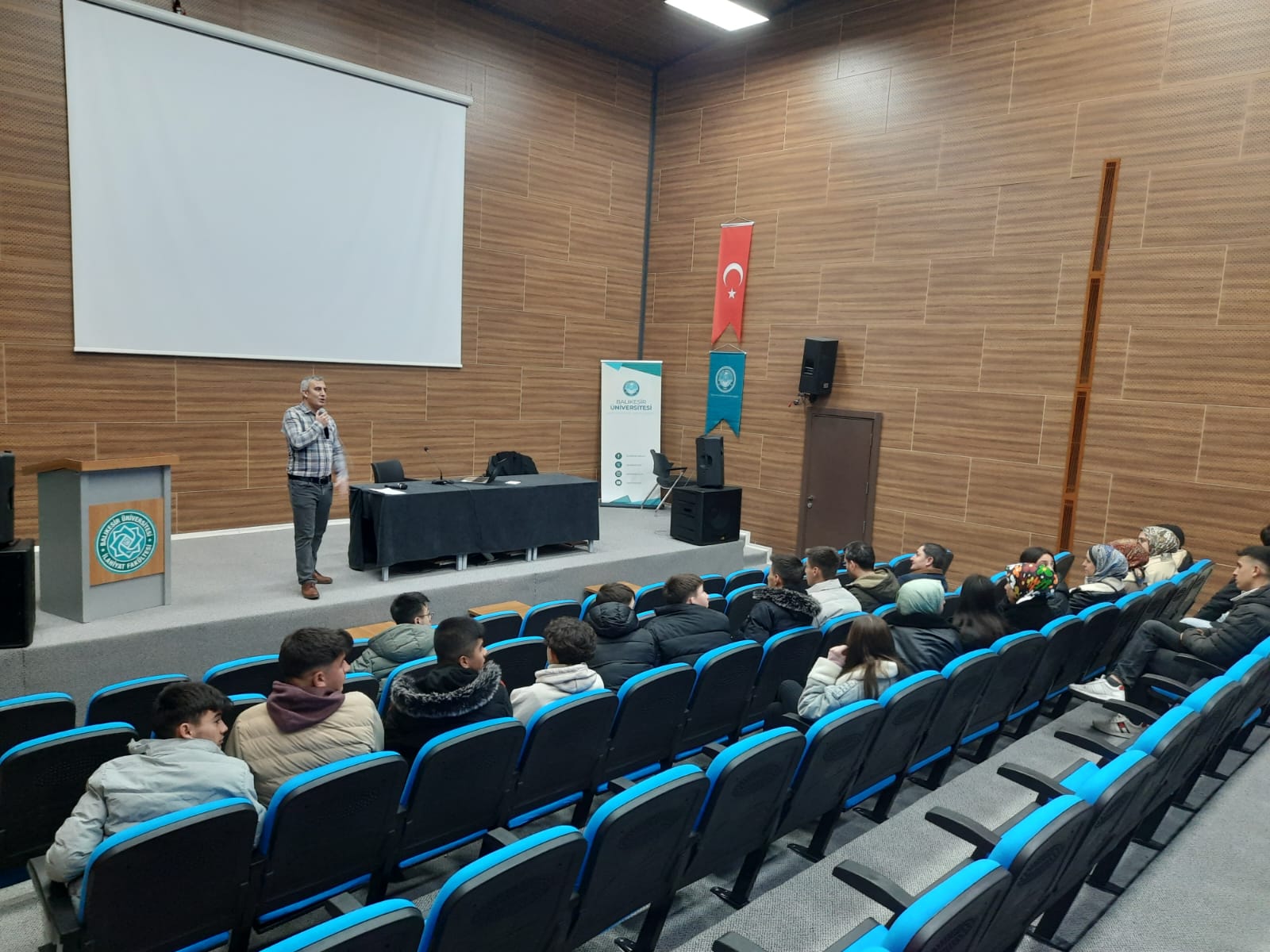 Sındırgı Anadolu İmam Hatip Lisesi 12. Sınıf Öğrencileri ve Öğretmenlerinin Fakültemiz Ziyareti 3