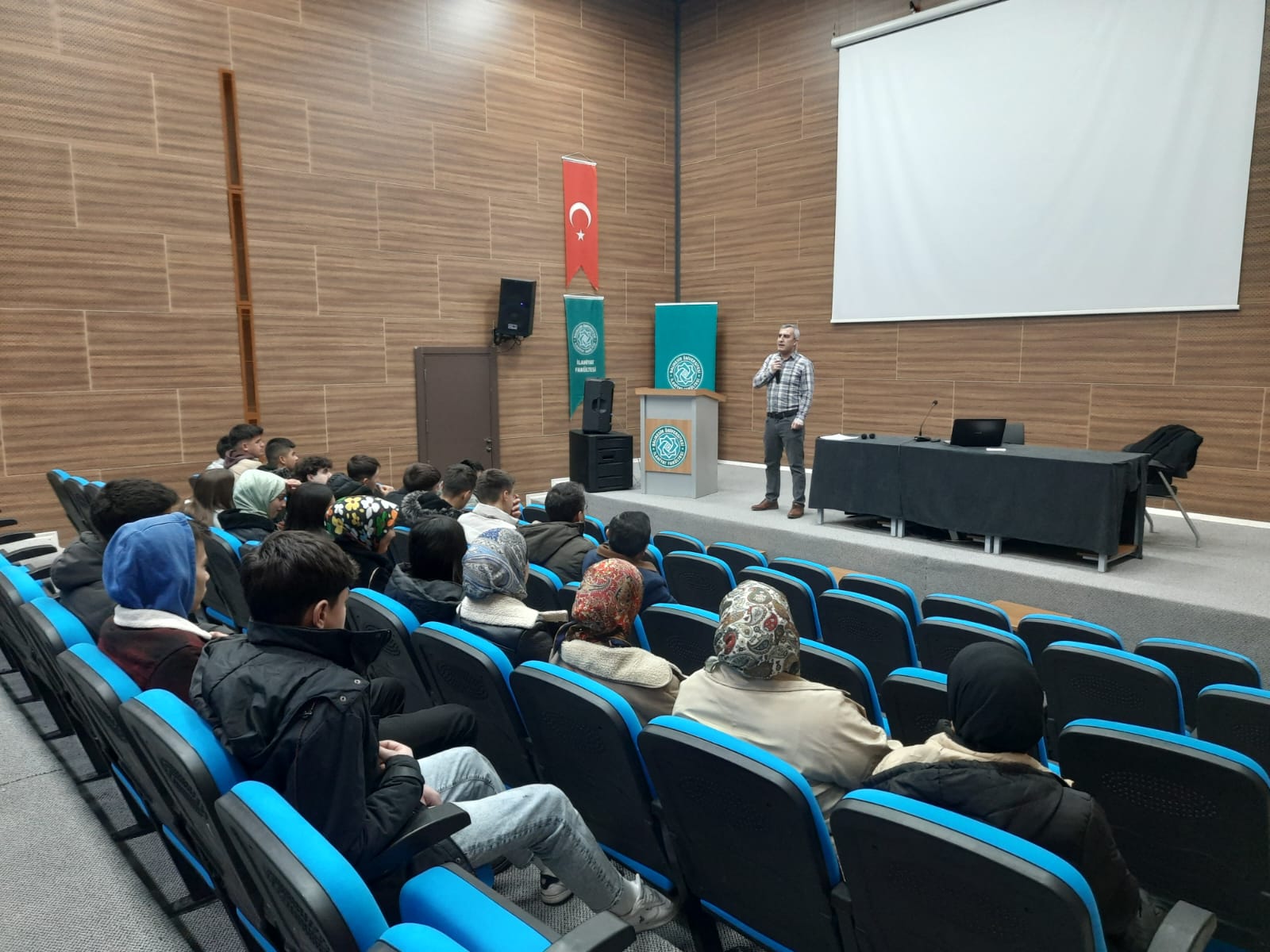 Sındırgı Anadolu İmam Hatip Lisesi 12. Sınıf Öğrencileri ve Öğretmenlerinin Fakültemiz Ziyareti 4