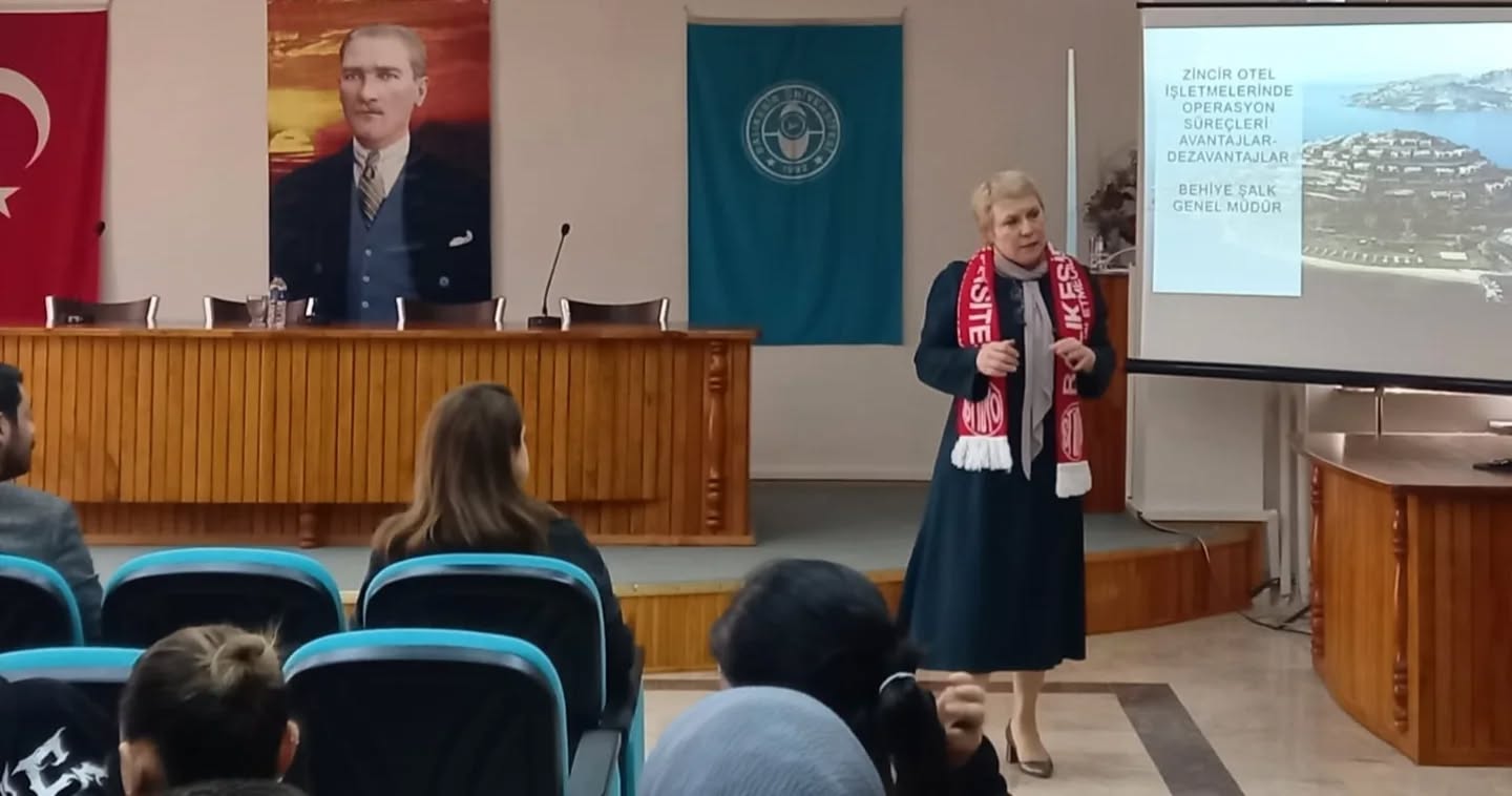 50. Yılda Mezun Öğrenci Buluşmaları Kapsamında "Zincir Otel İşletmelerinde Operasyon Süreçleri: Avantaj ve Dezavantajlar" Konulu Etkinlik Gerçekleştirildi 1