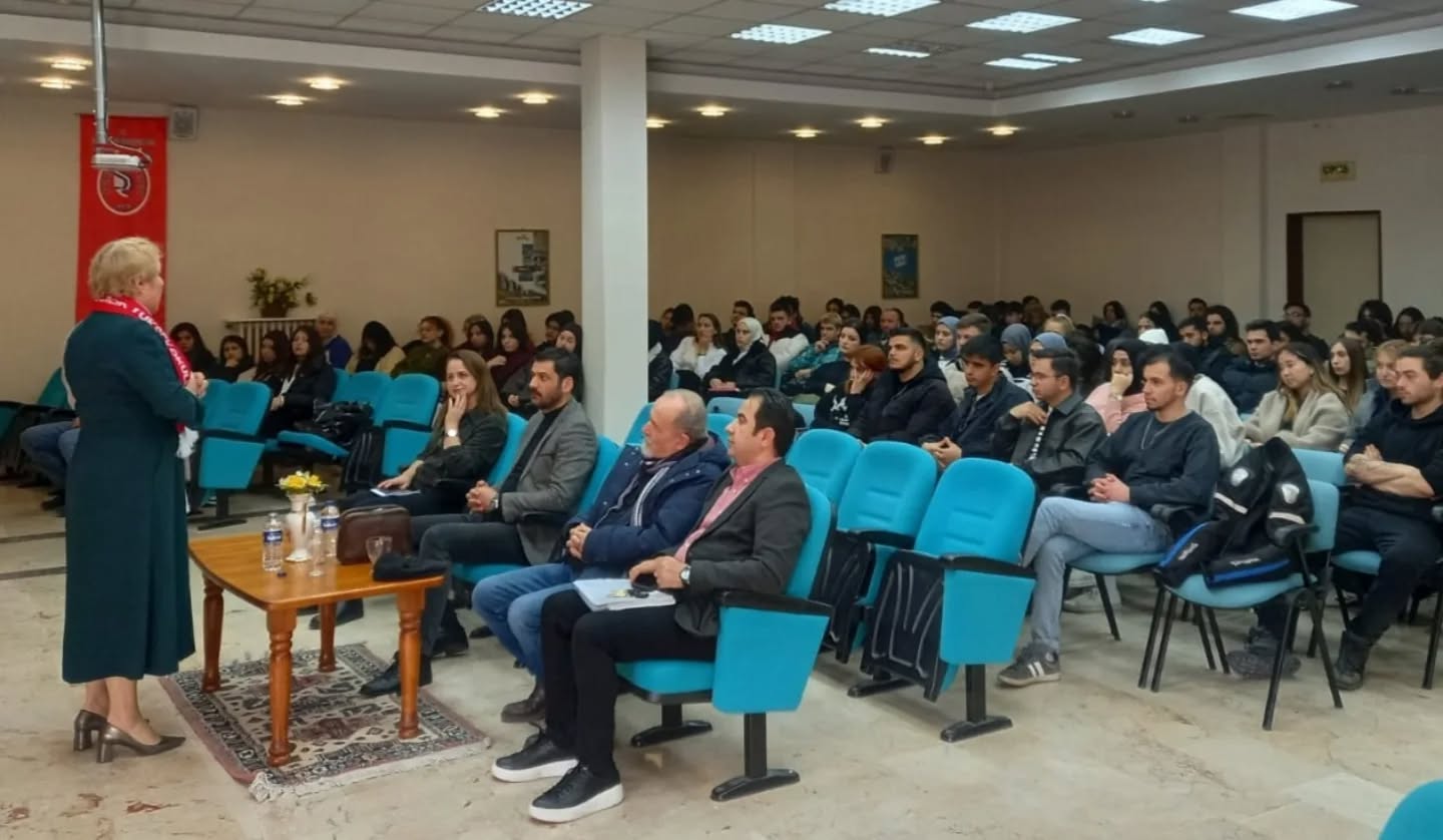50. Yılda Mezun Öğrenci Buluşmaları Kapsamında "Zincir Otel İşletmelerinde Operasyon Süreçleri: Avantaj ve Dezavantajlar" Konulu Etkinlik Gerçekleştirildi 3