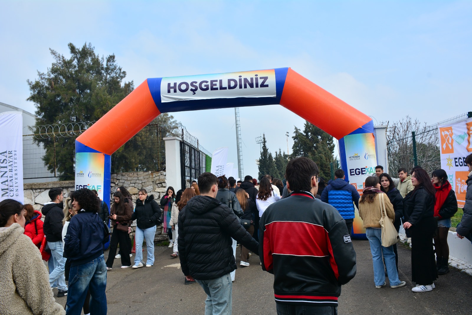 Balıkesir Üniversitesi Öğrenci Toplulukları Manisa Celal Bayar Üniversitesinde düzenlenen Ege Kariyer Fuarına (EGEKAF) katılım sağladı 2