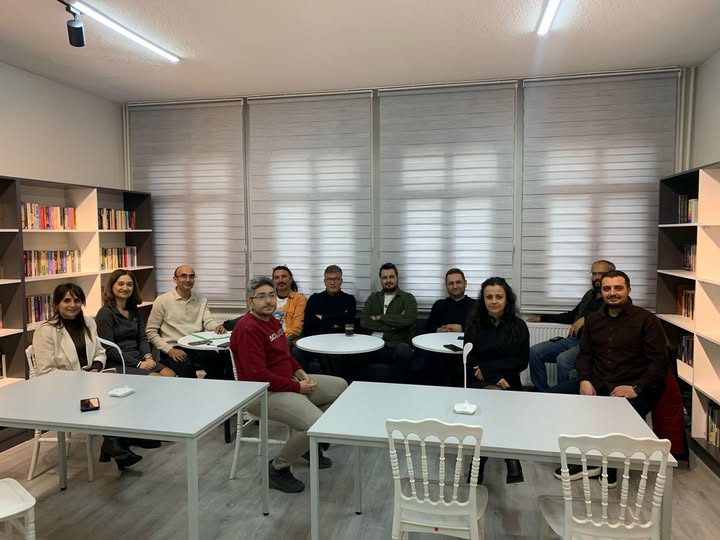  Yüksekokulumuzda Akreditasyon Süreçleri Değerlendirme ve İyileştirme Toplantısı Gerçekleştirildi