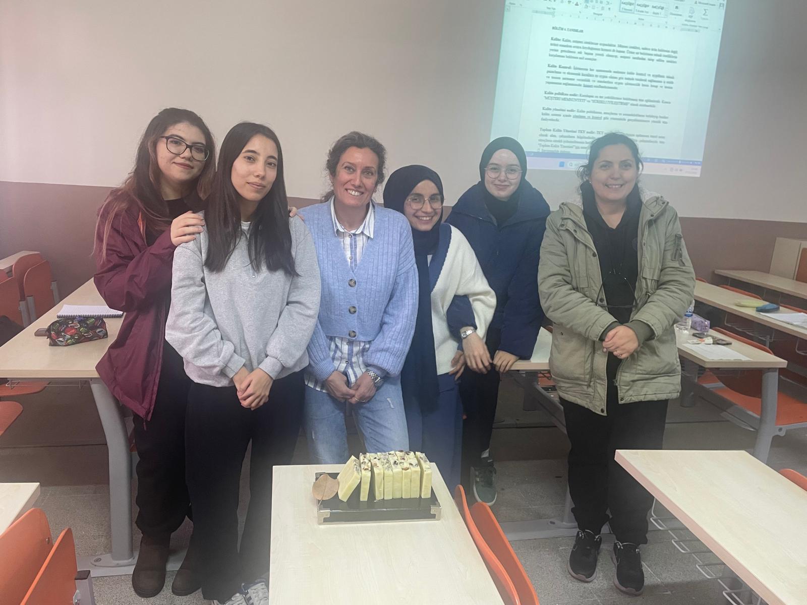 Öğrencilerimiz, Tıbbi Bitkilerle Laboratuvar Ortamında Sabun Üretti