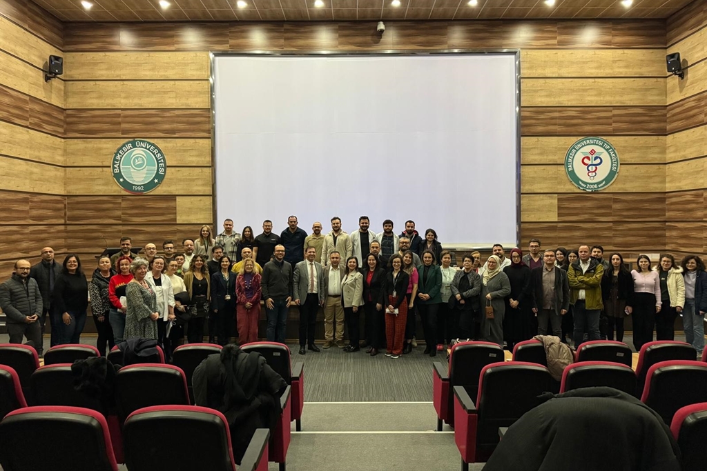 Fakültemizde Sağlık Alanında Akademik Amaçlı Yapay Zeka Kullanımı Paneli gerçekleştirildi