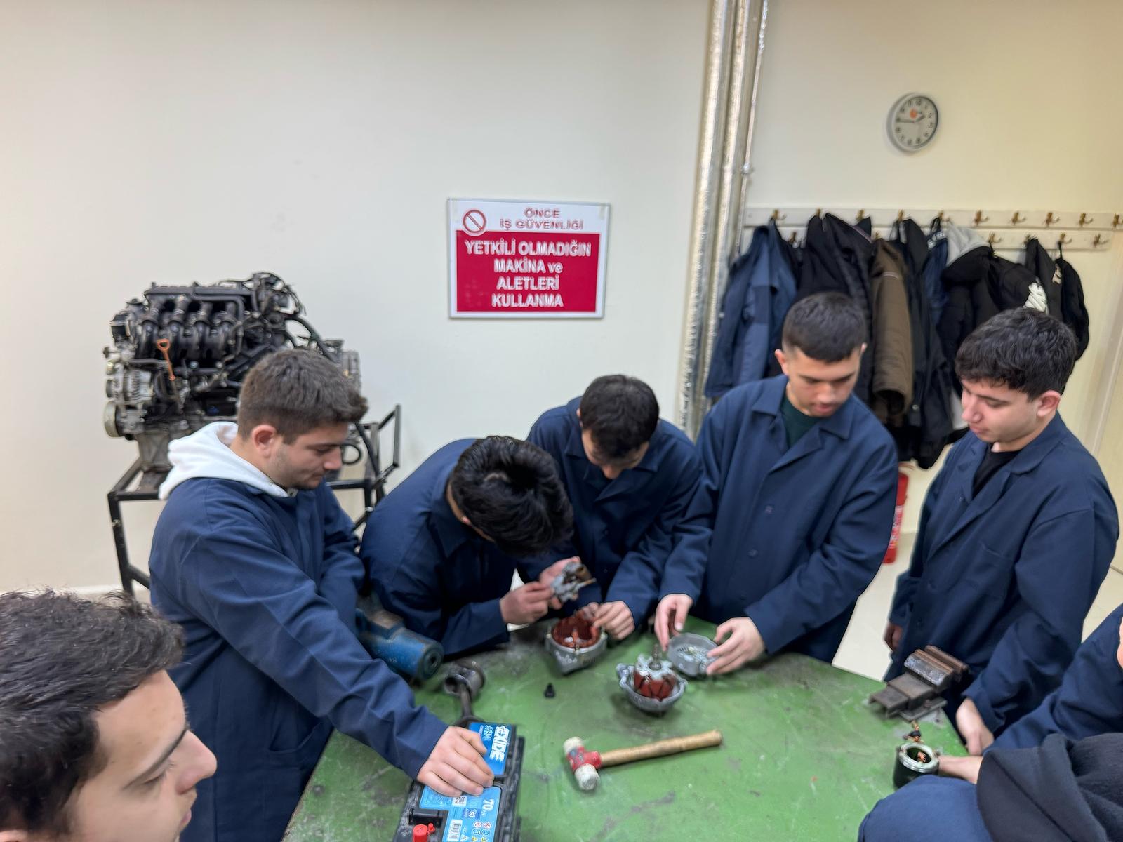 Otomotiv Laboratuvarında Uygulamalı Eğitimler 1