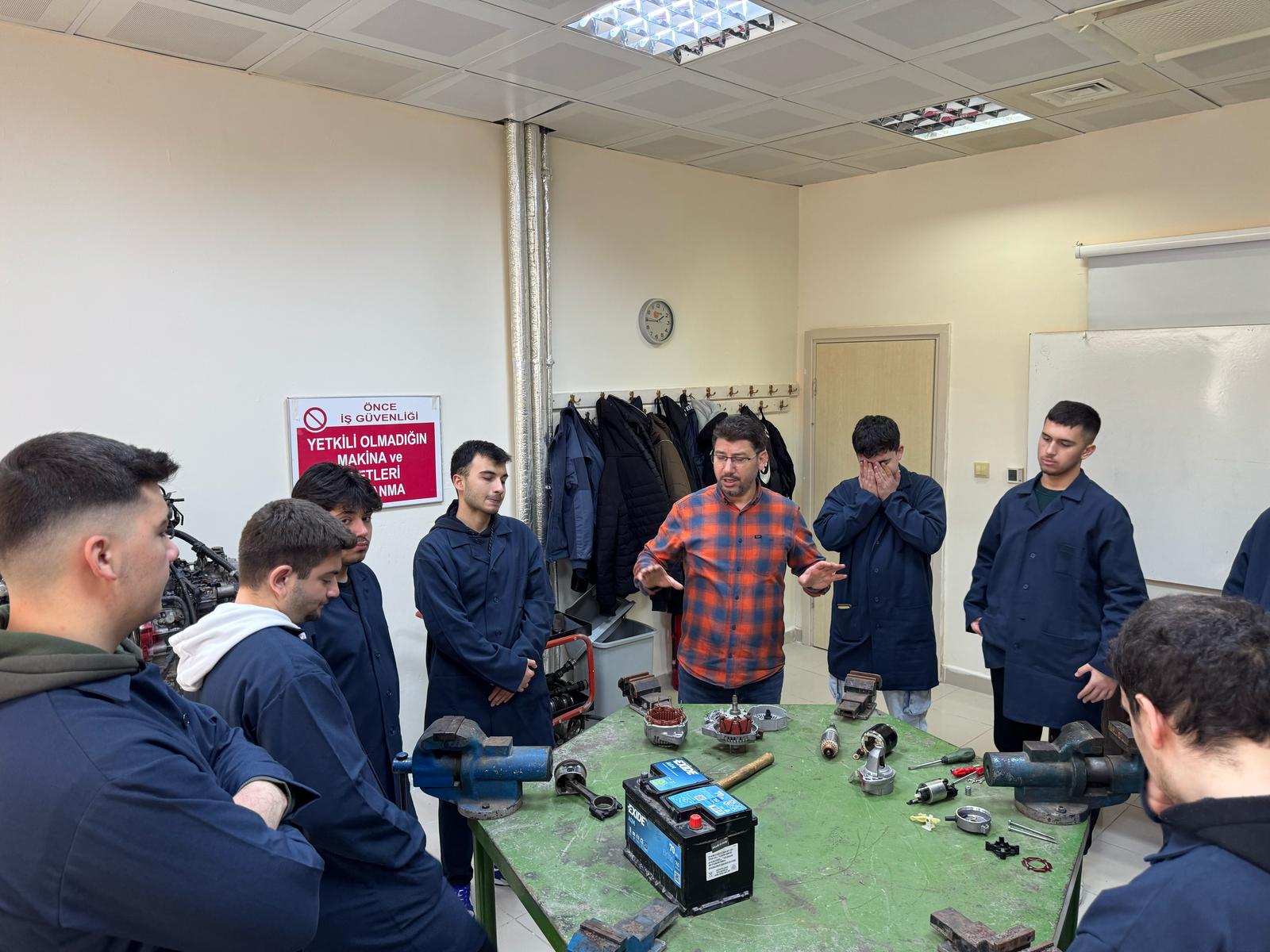 Otomotiv Laboratuvarında Uygulamalı Eğitimler