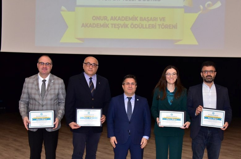 BAÜN'de Akademik İlerlemenin Öncüleri Ödüllendirildi