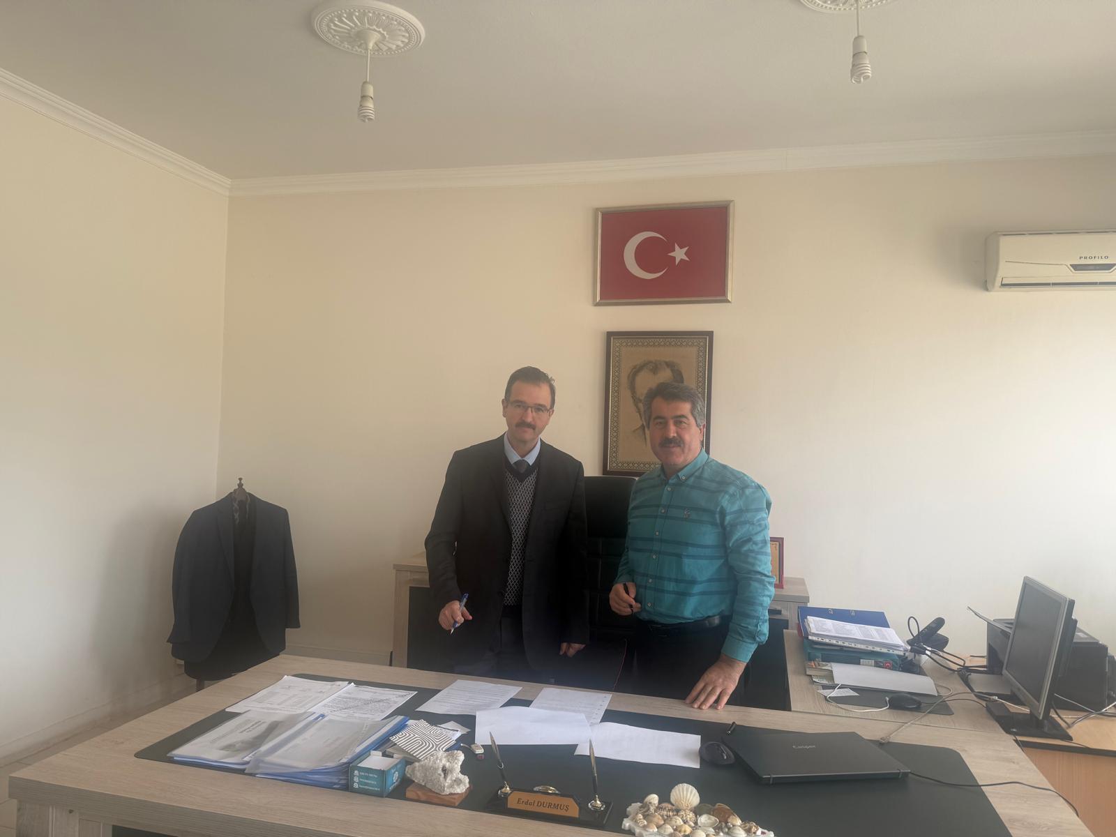 Kepsut Meslek Yüksekokulu ile Kepsut Milli Eğitim Müdürlüğü arasında protokol imzalandı. Protokol ile ilçe sınırında bulunan okullarda öğrenim gören öğrencilere faydalı olmayı hedefliyoruz. 