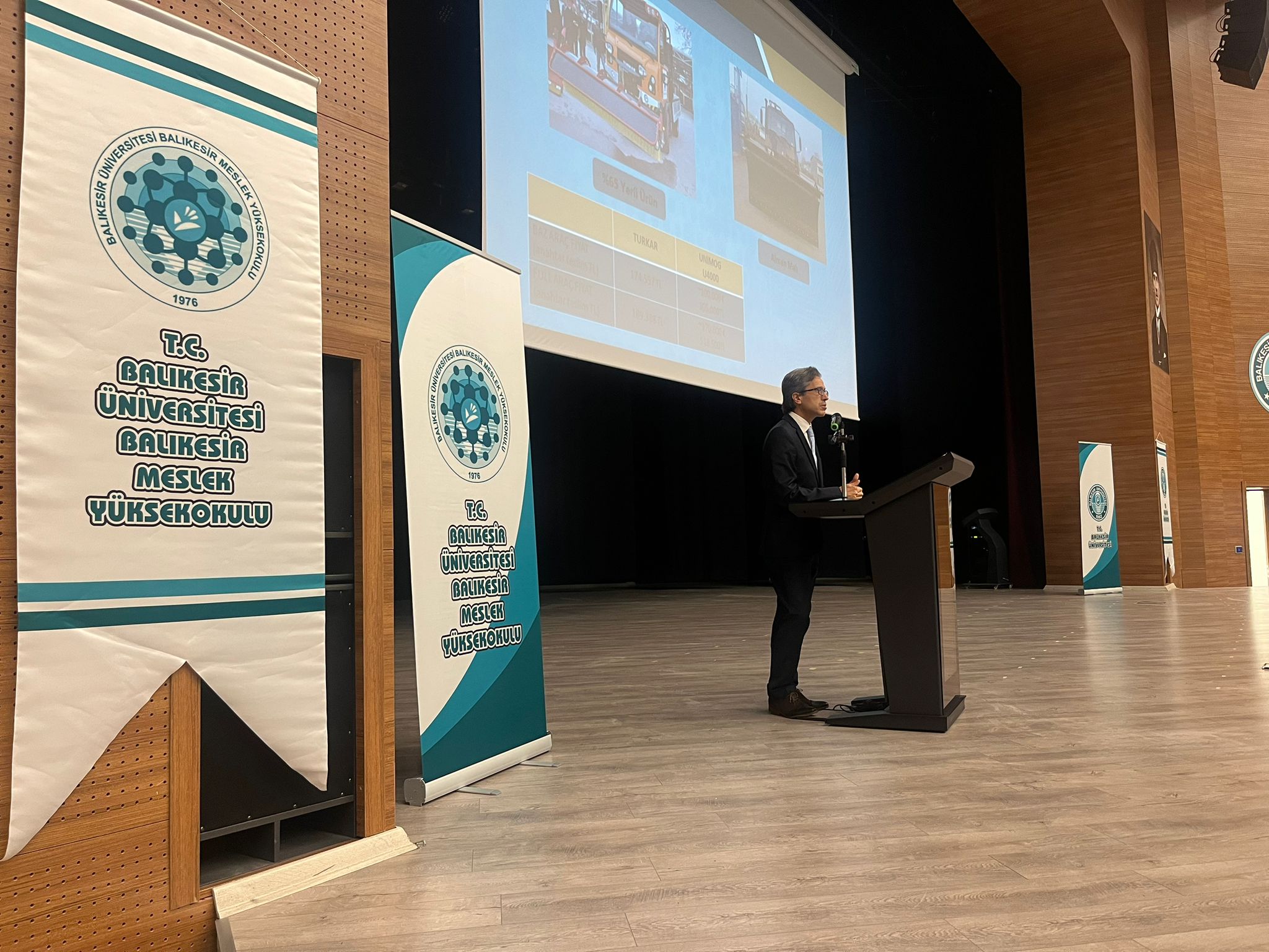 Balıkesir MYO Sanayileşme ve Nitelikli İşgücü Konulu Açılış Dersi ile Yeni Akademik Döneme Başlamıştır.