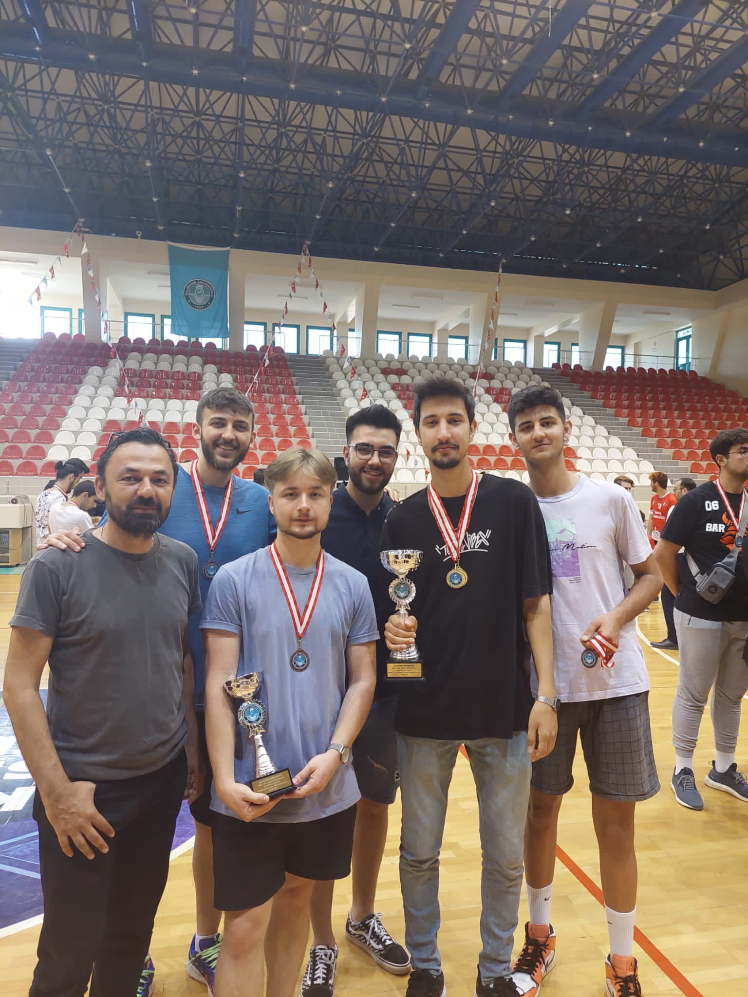 Rektörlük Kupası Müsabakalarında Dereceye Giren Öğrencilerimiz ve Takımlarımız Ödüllerini Aldı