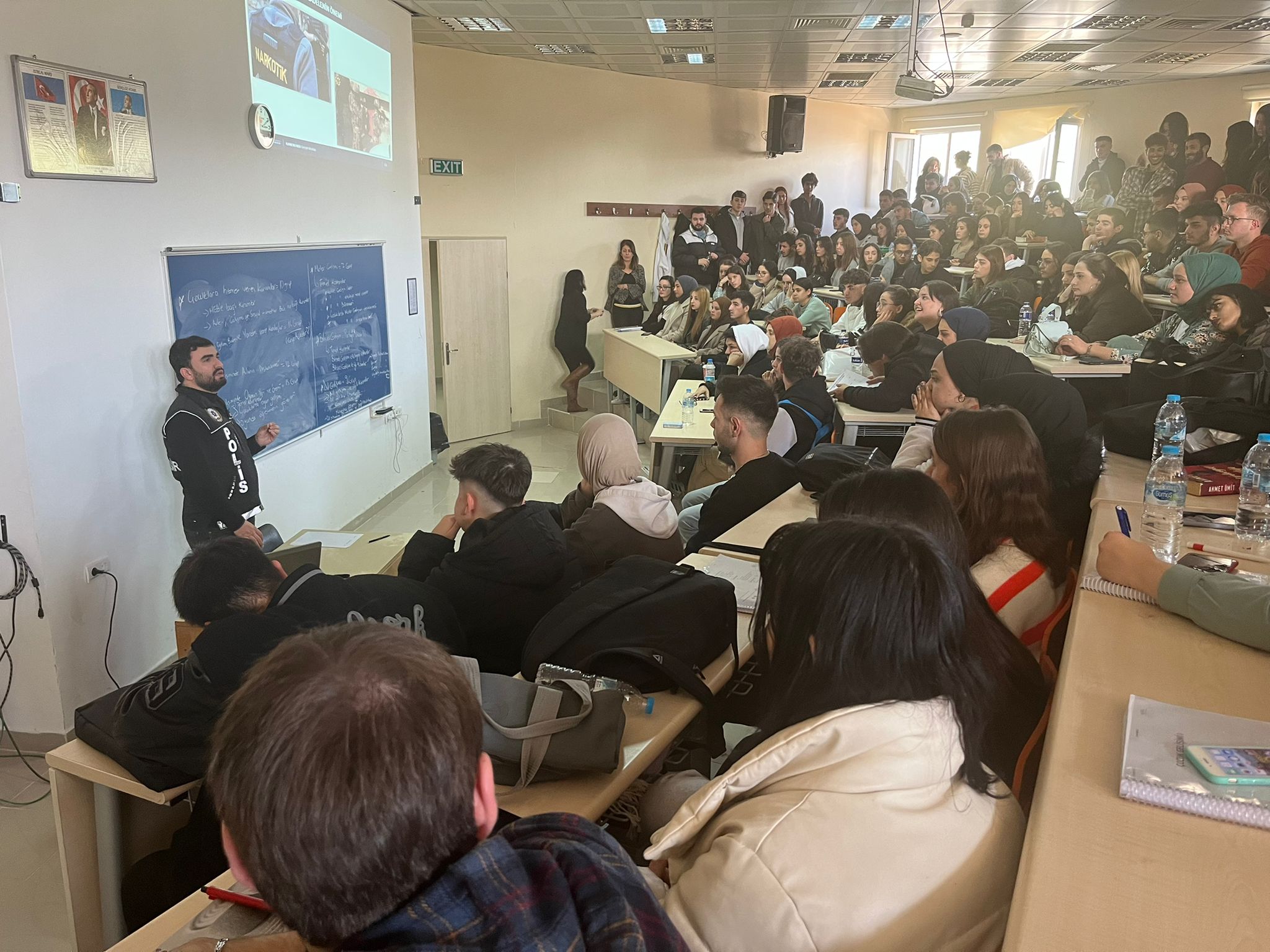 Öğrencilerimize Narkotik Suçlarla Mücadele Şube Müdürlüğü Tarafından Narko Gençlik Modülü Projesi Kapsamında Eğitim Verildi.