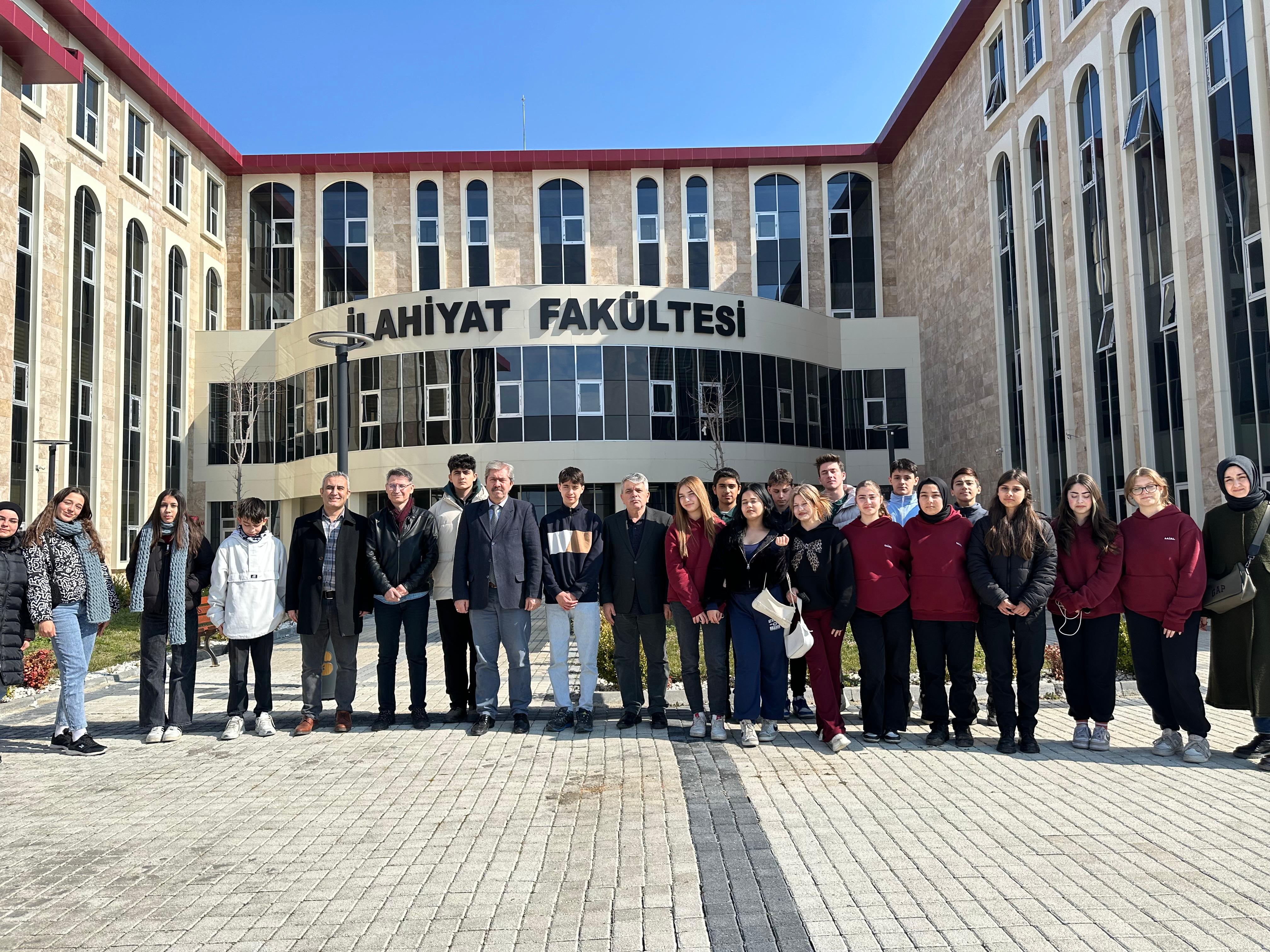 Susurluk Anadolu İmam Hatip Lisesi Öğrencileri ve Öğretmenlerinin Fakültemizi Ziyareti 1